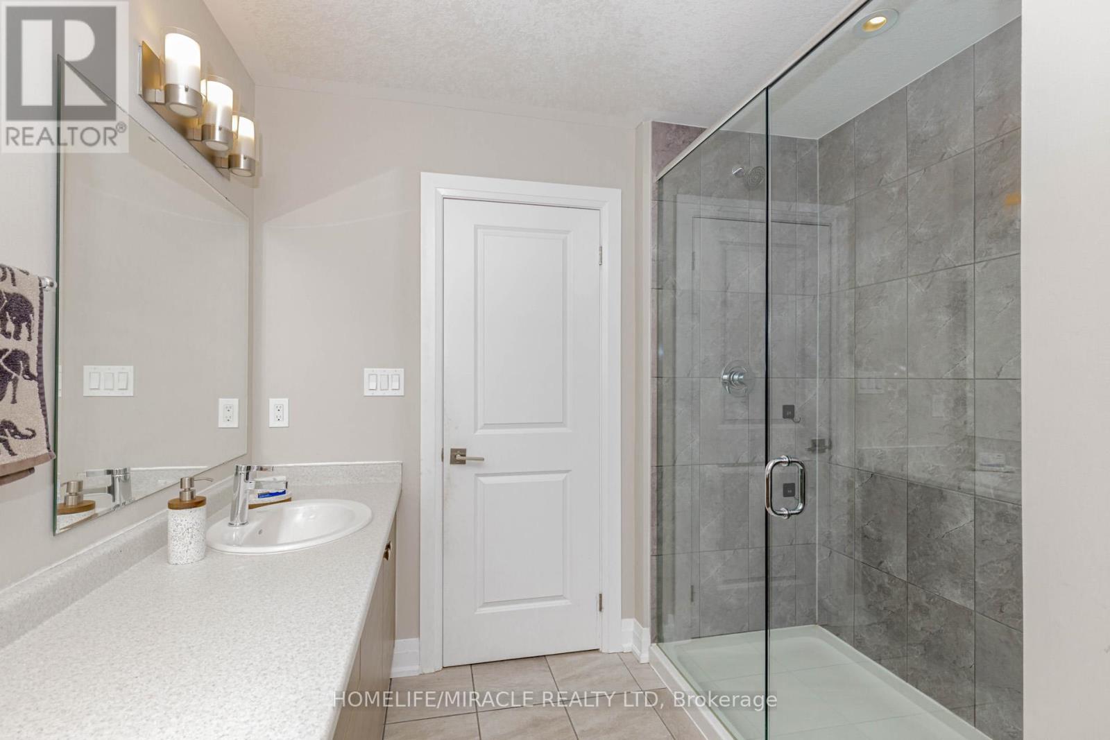 115 Monarch Woods Drive, Kitchener, Ontario  N2P 0K2 - Photo 29 - X12544612