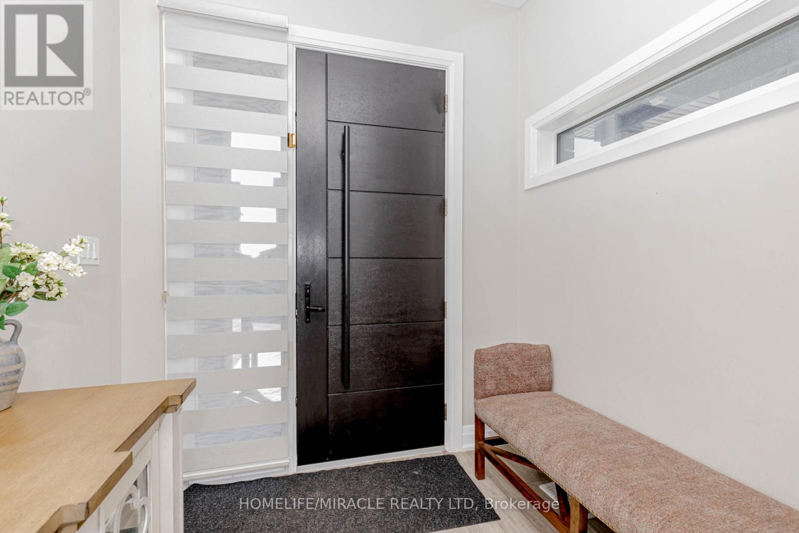 115 Monarch Woods Drive, Kitchener, Ontario  N2P 0K2 - Photo 3 - X12544612