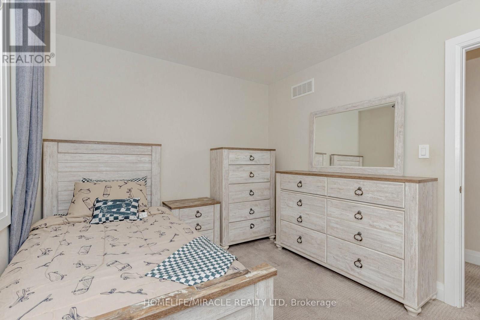 115 Monarch Woods Drive, Kitchener, Ontario  N2P 0K2 - Photo 30 - X12544612