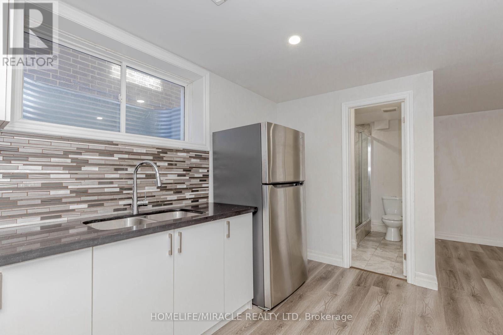 115 Monarch Woods Drive, Kitchener, Ontario  N2P 0K2 - Photo 41 - X12544612