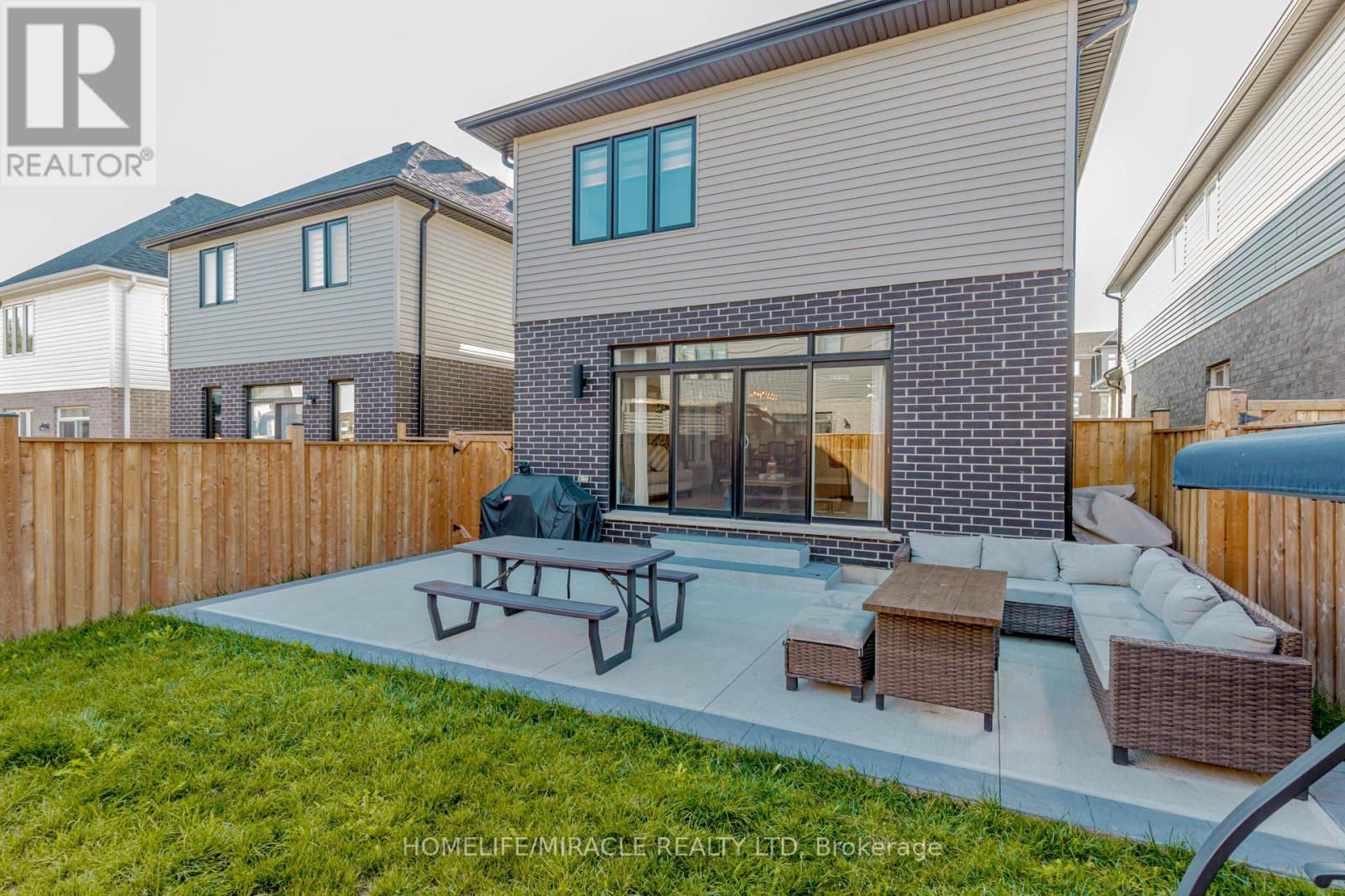 115 Monarch Woods Drive, Kitchener, Ontario  N2P 0K2 - Photo 47 - X12544612