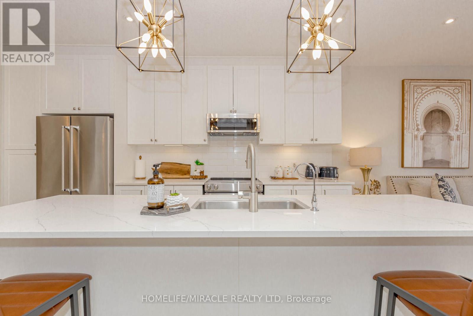 115 Monarch Woods Drive, Kitchener, Ontario  N2P 0K2 - Photo 8 - X12544612