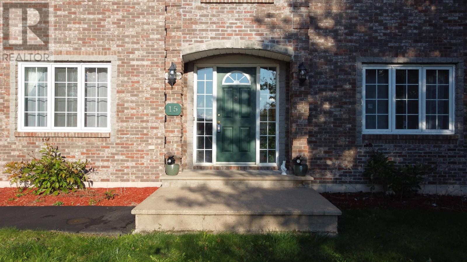 Property at 15 Kara Court image 3