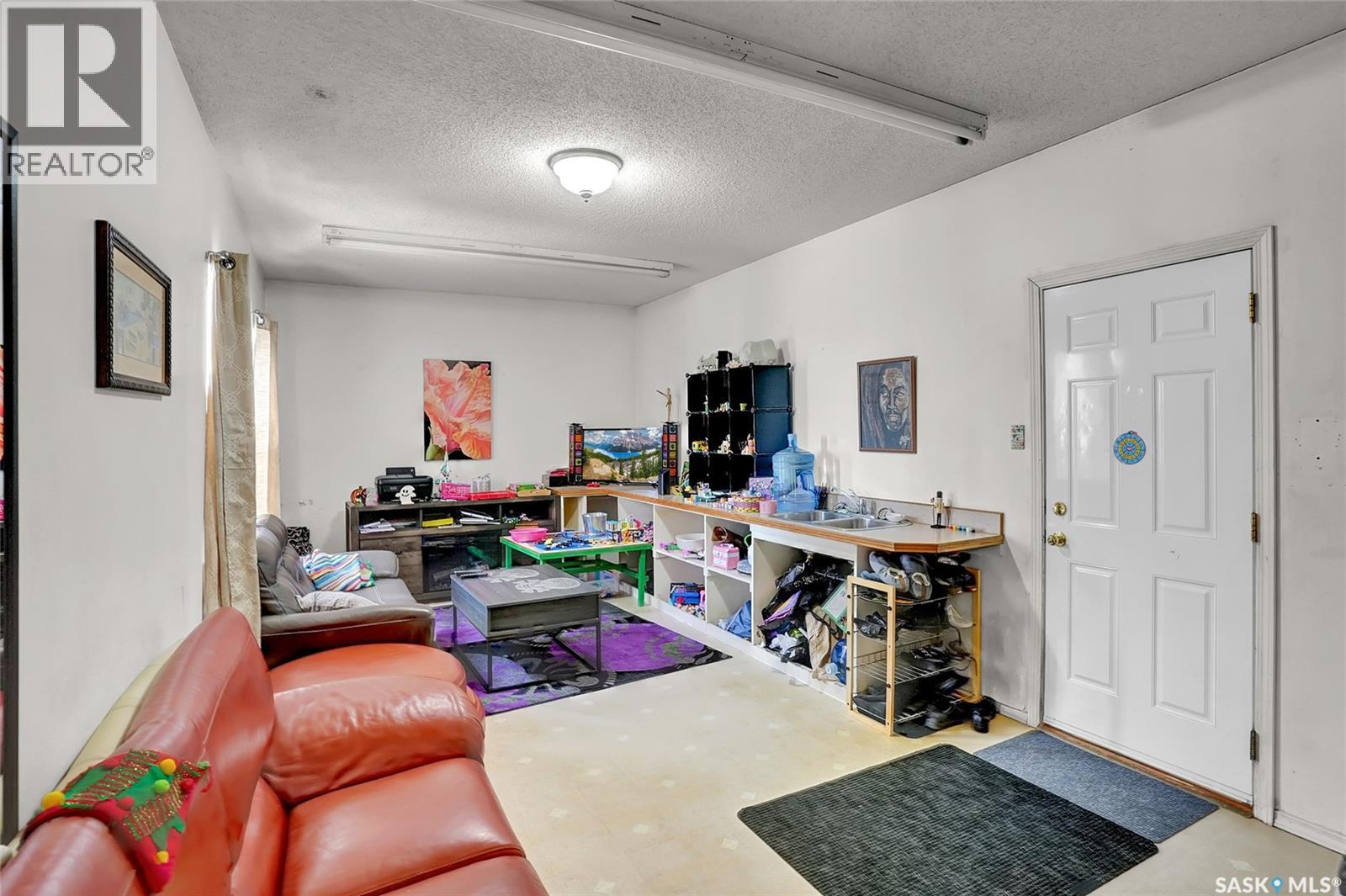 33 Home Street W, Moose Jaw, Saskatchewan  S6H 4X2 - Photo 24 - SK024018