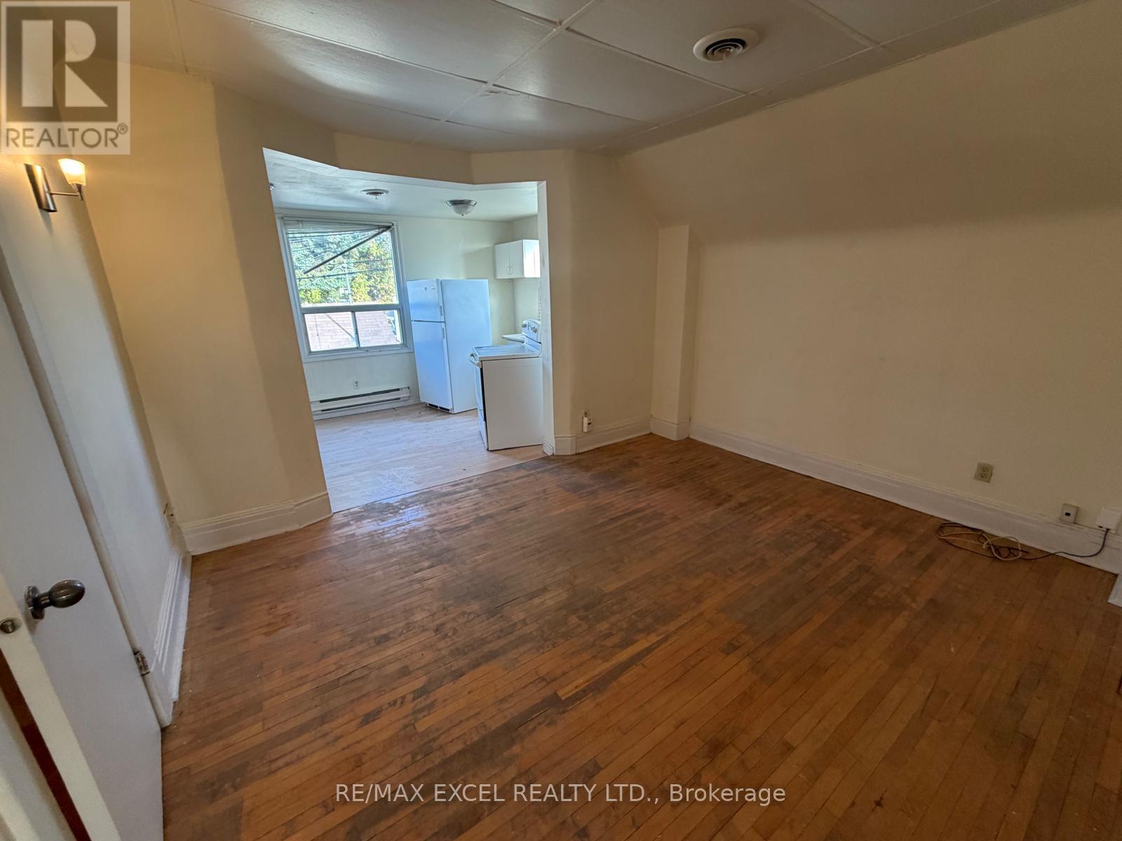 #upper - 515 Warden Avenue, Toronto, Ontario  M1L 3Z2 - Photo 2 - E12542500