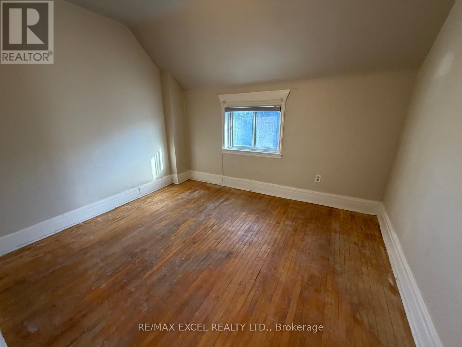 #upper - 515 Warden Avenue, Toronto, Ontario  M1L 3Z2 - Photo 3 - E12542500