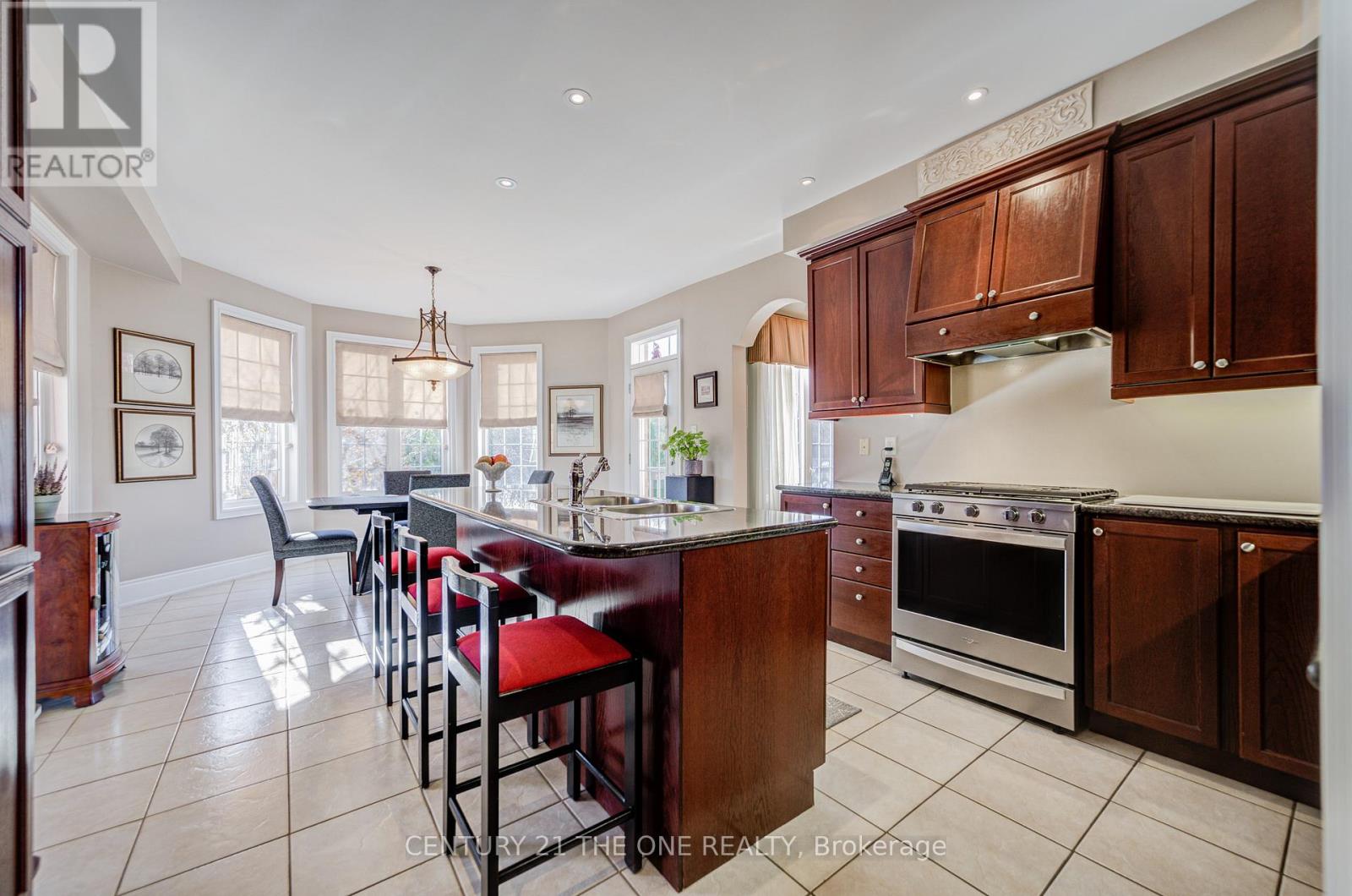 78 Ravine Edge Drive, Richmond Hill, Ontario  L4E 4J3 - Photo 12 - N12543356