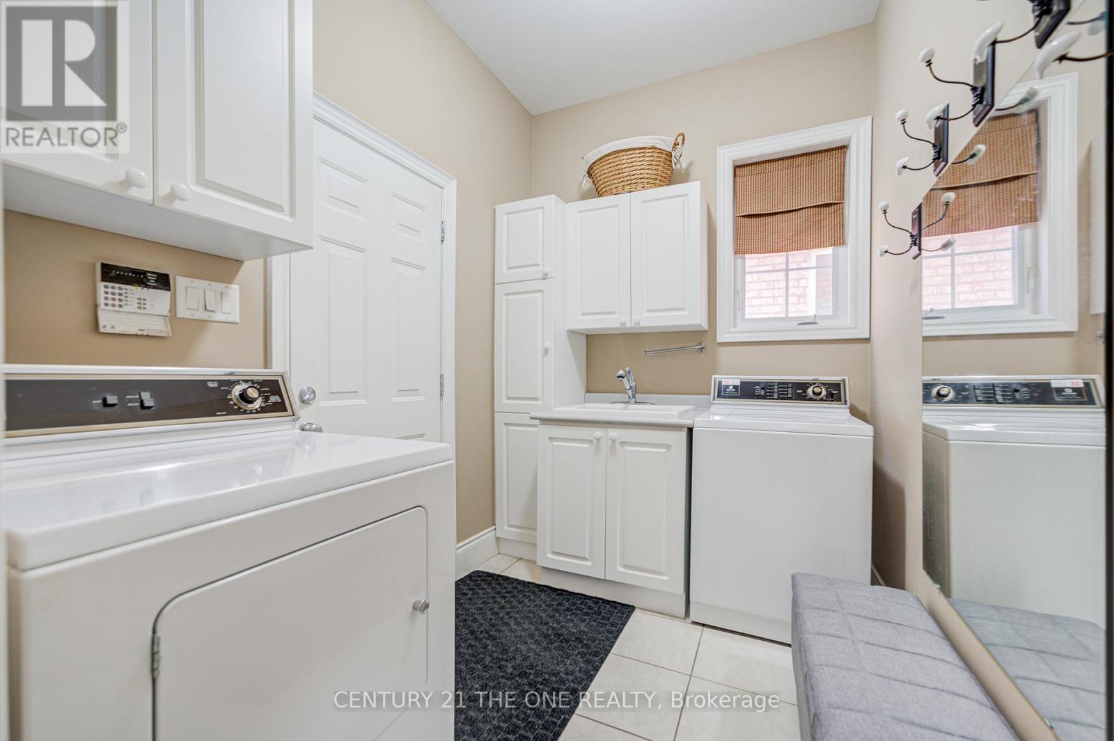 78 Ravine Edge Drive, Richmond Hill, Ontario  L4E 4J3 - Photo 20 - N12543356