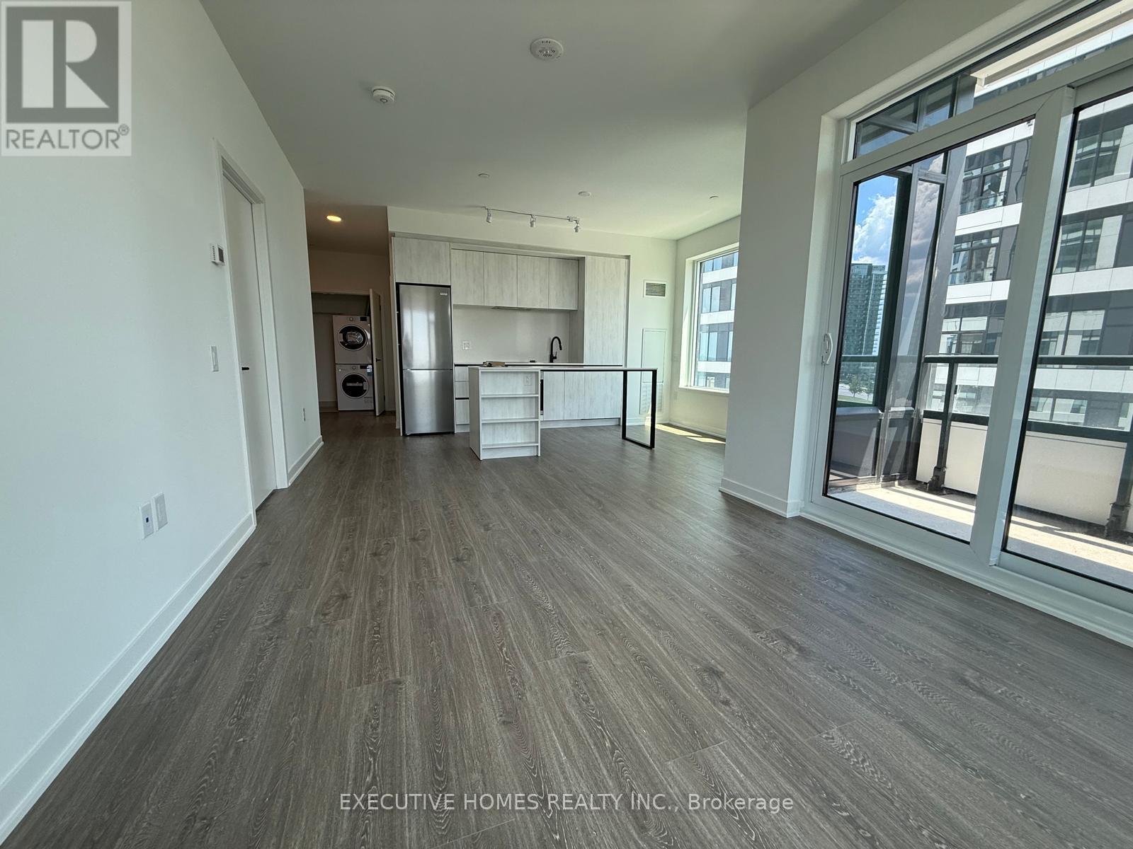 705 - 2495 Eglinton Avenue W, Mississauga, Ontario L5M 2V8 - Photo 3 - W12470345