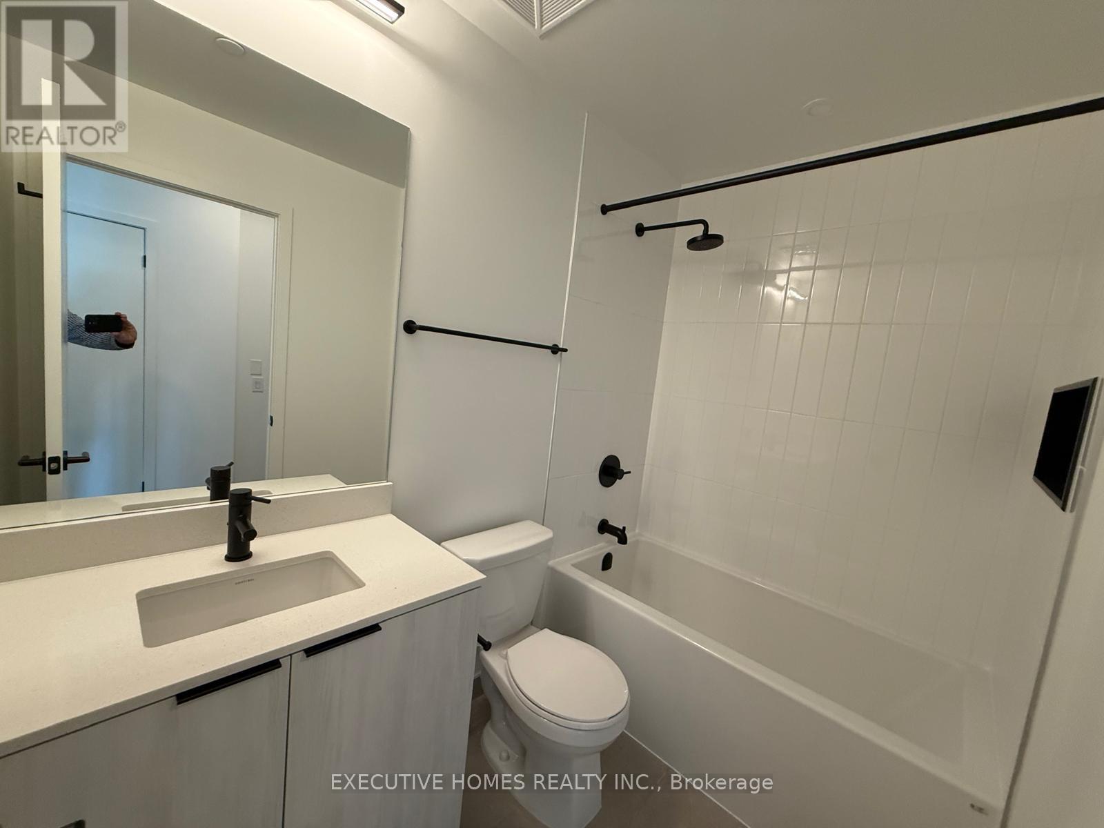 705 - 2495 Eglinton Avenue W, Mississauga, Ontario L5M 2V8 - Photo 4 - W12470345