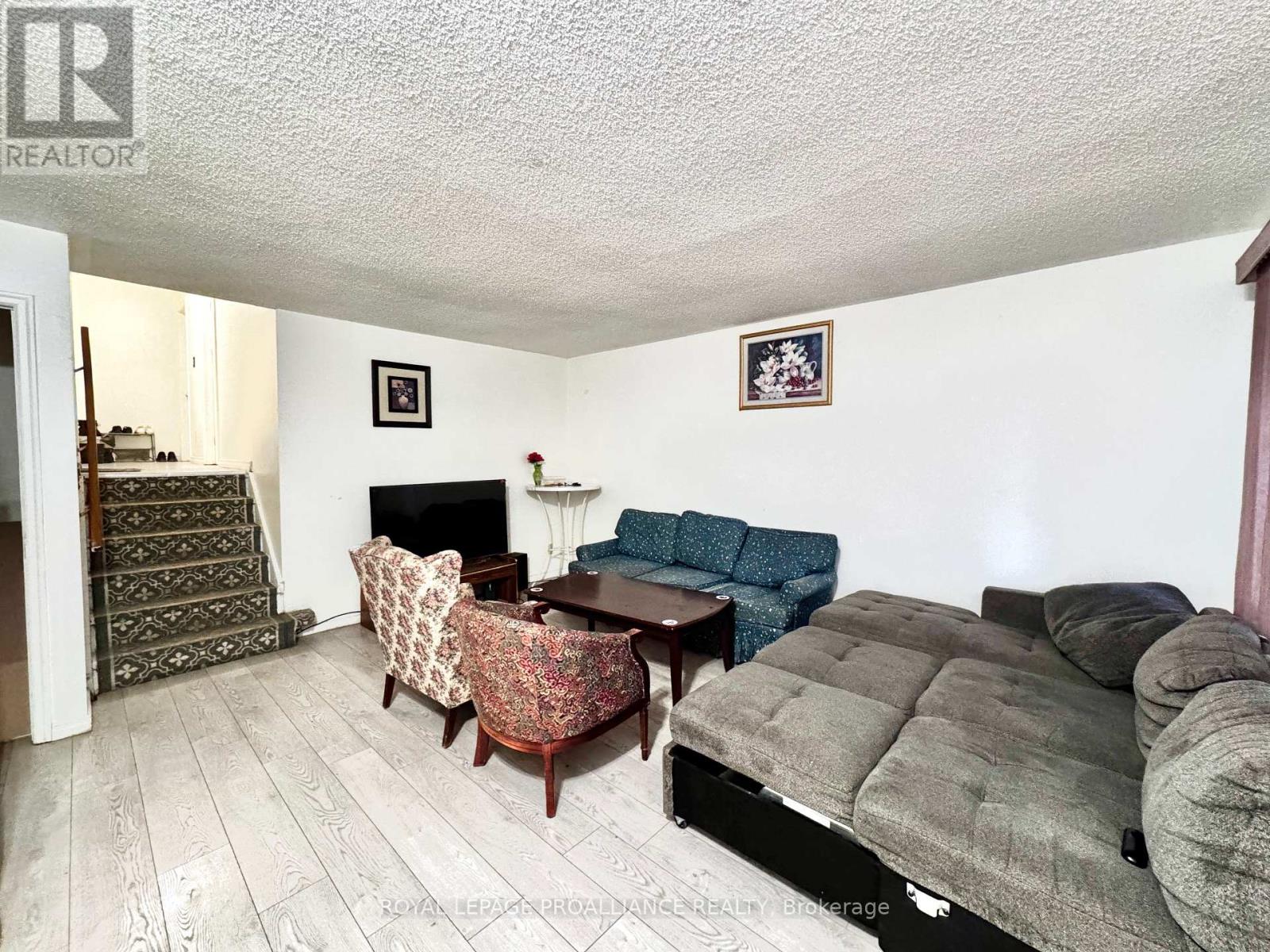 57 Donald Street, Belleville, Ontario K8P 2J2 - Photo 6 - X12545042