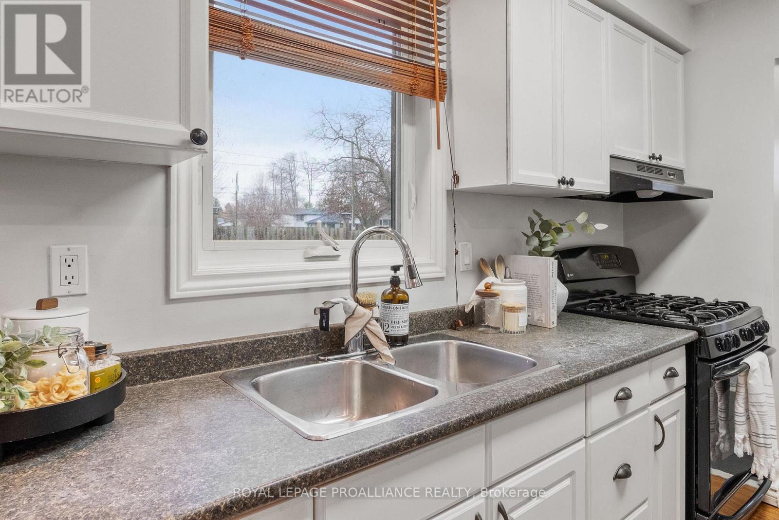 582 Carlisle Street, Cobourg, Ontario  K9A 1X6 - Photo 11 - X12545108