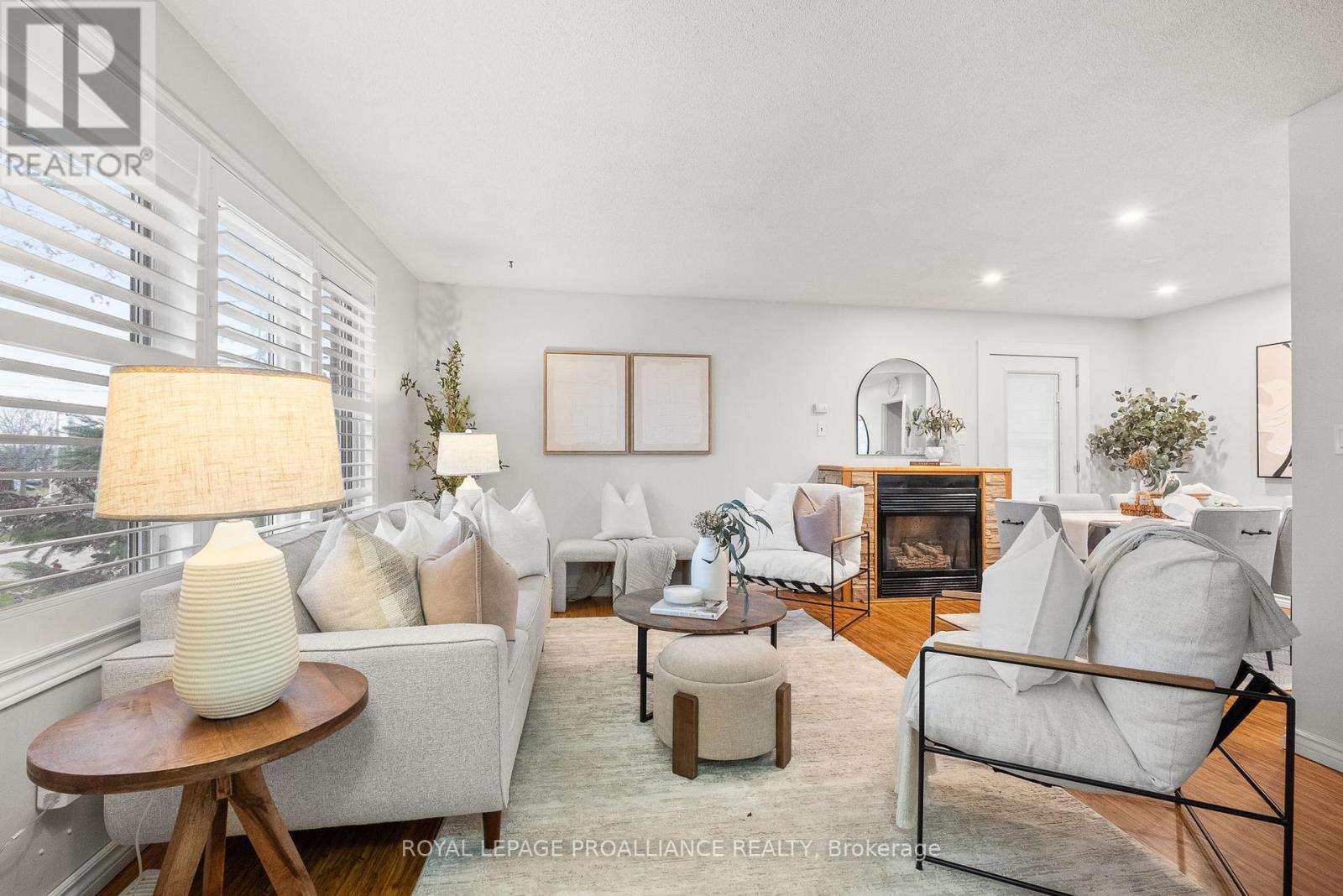 582 Carlisle Street, Cobourg, Ontario  K9A 1X6 - Photo 3 - X12545108