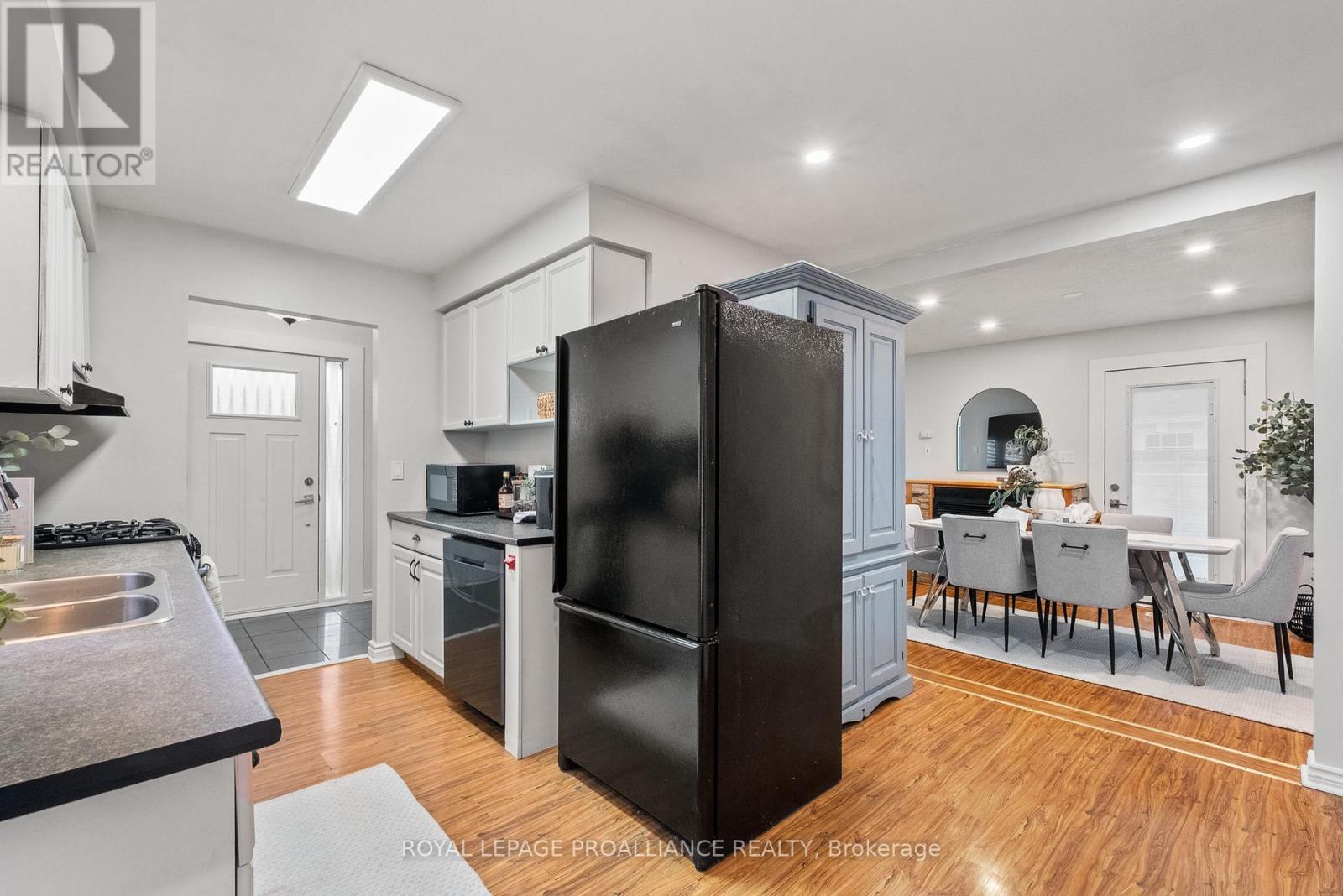 582 Carlisle Street, Cobourg, Ontario  K9A 1X6 - Photo 9 - X12545108