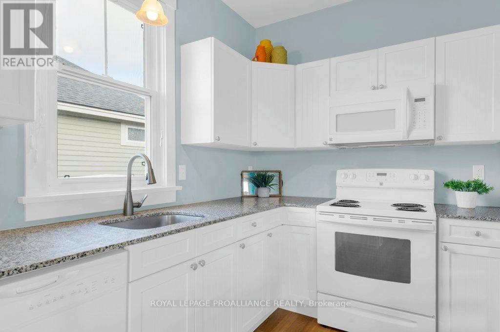 48 Meadow View Lane, Prince Edward County, Ontario K0K 1P0 - Photo 8 - X12545122