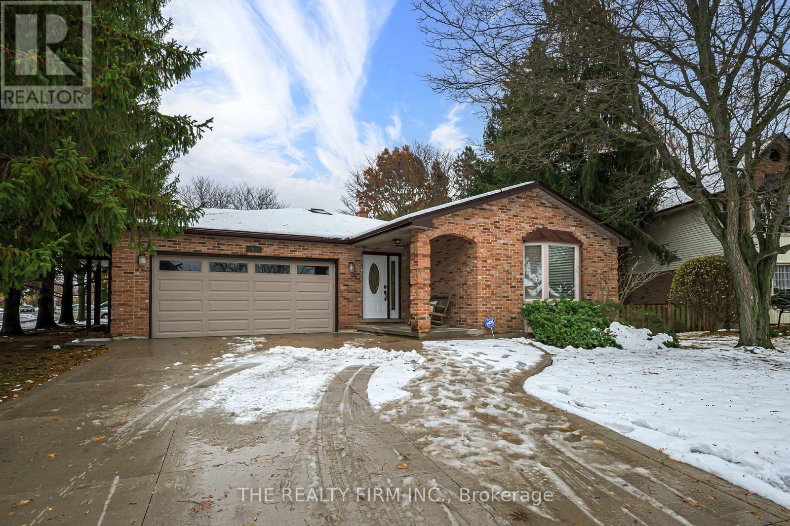 82 Glenview Crescent, London North, Ontario  N5X 2P9 - Photo 1 - X12545000