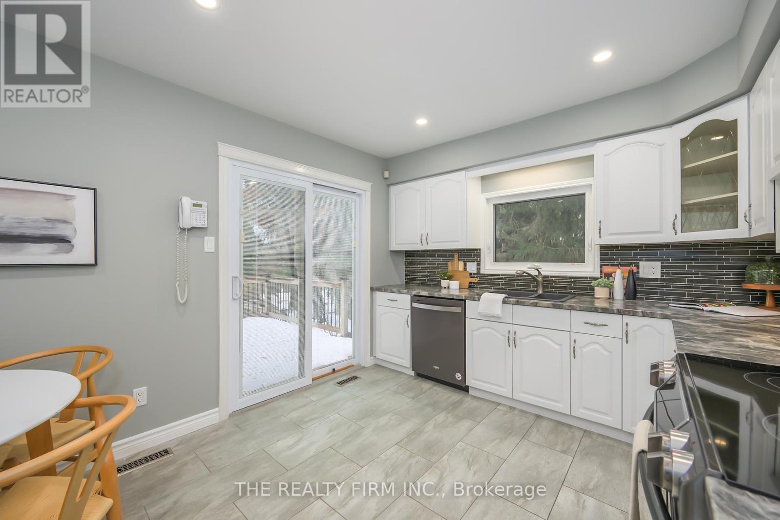 82 Glenview Crescent, London North, Ontario  N5X 2P9 - Photo 10 - X12545000