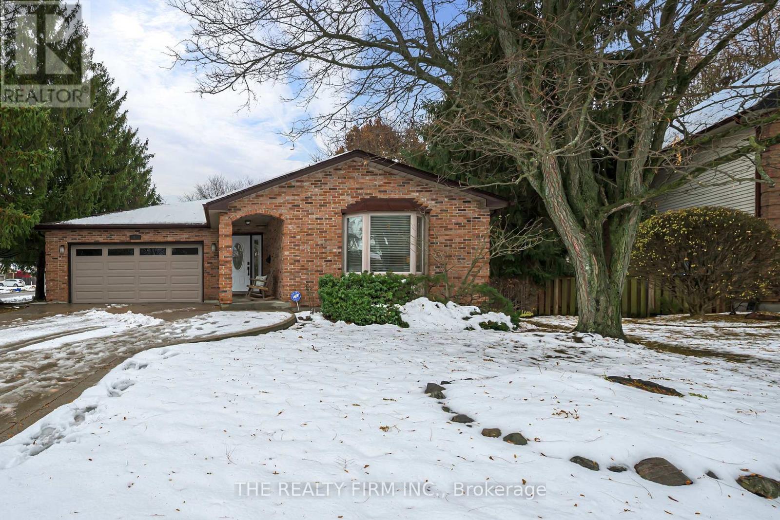 82 Glenview Crescent, London North, Ontario  N5X 2P9 - Photo 2 - X12545000