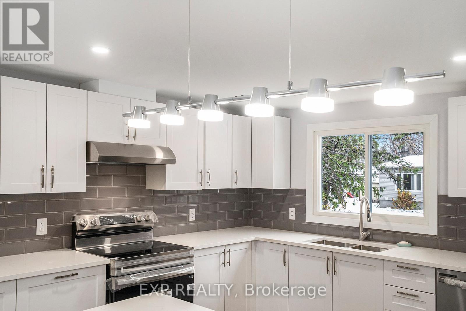 35 Lazy Nol Court, Ottawa, Ontario  K2S 1T5 - Photo 11 - X12545074