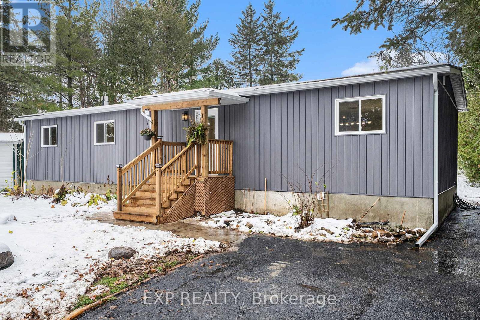 35 Lazy Nol Court, Ottawa, Ontario  K2S 1T5 - Photo 2 - X12545074