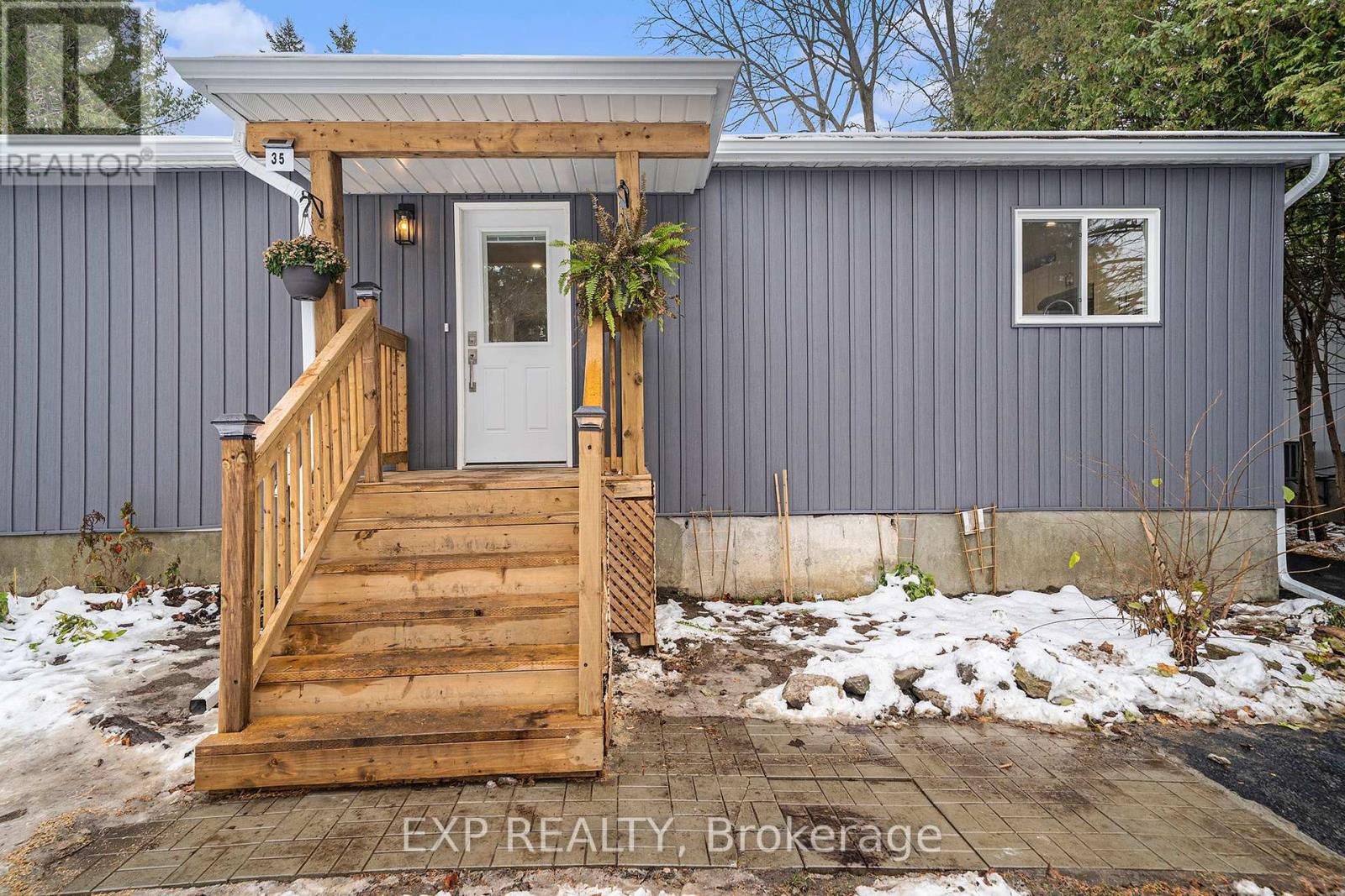 35 Lazy Nol Court, Ottawa, Ontario  K2S 1T5 - Photo 3 - X12545074