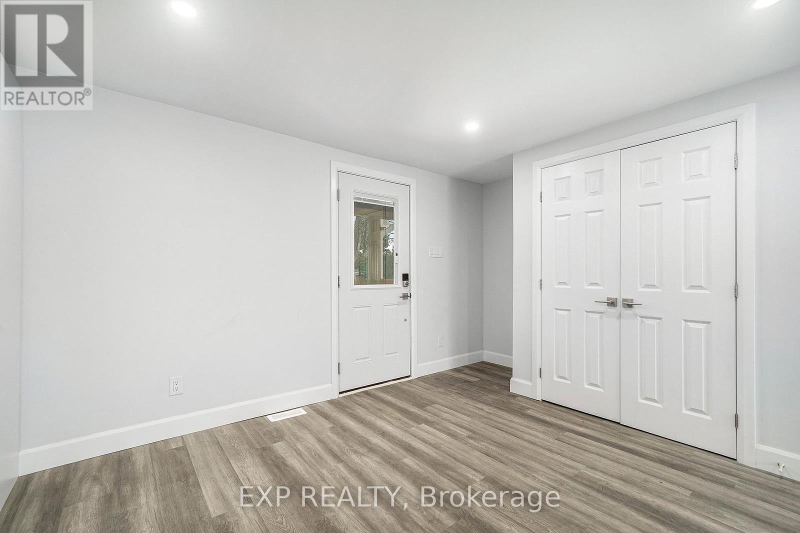 35 Lazy Nol Court, Ottawa, Ontario  K2S 1T5 - Photo 4 - X12545074