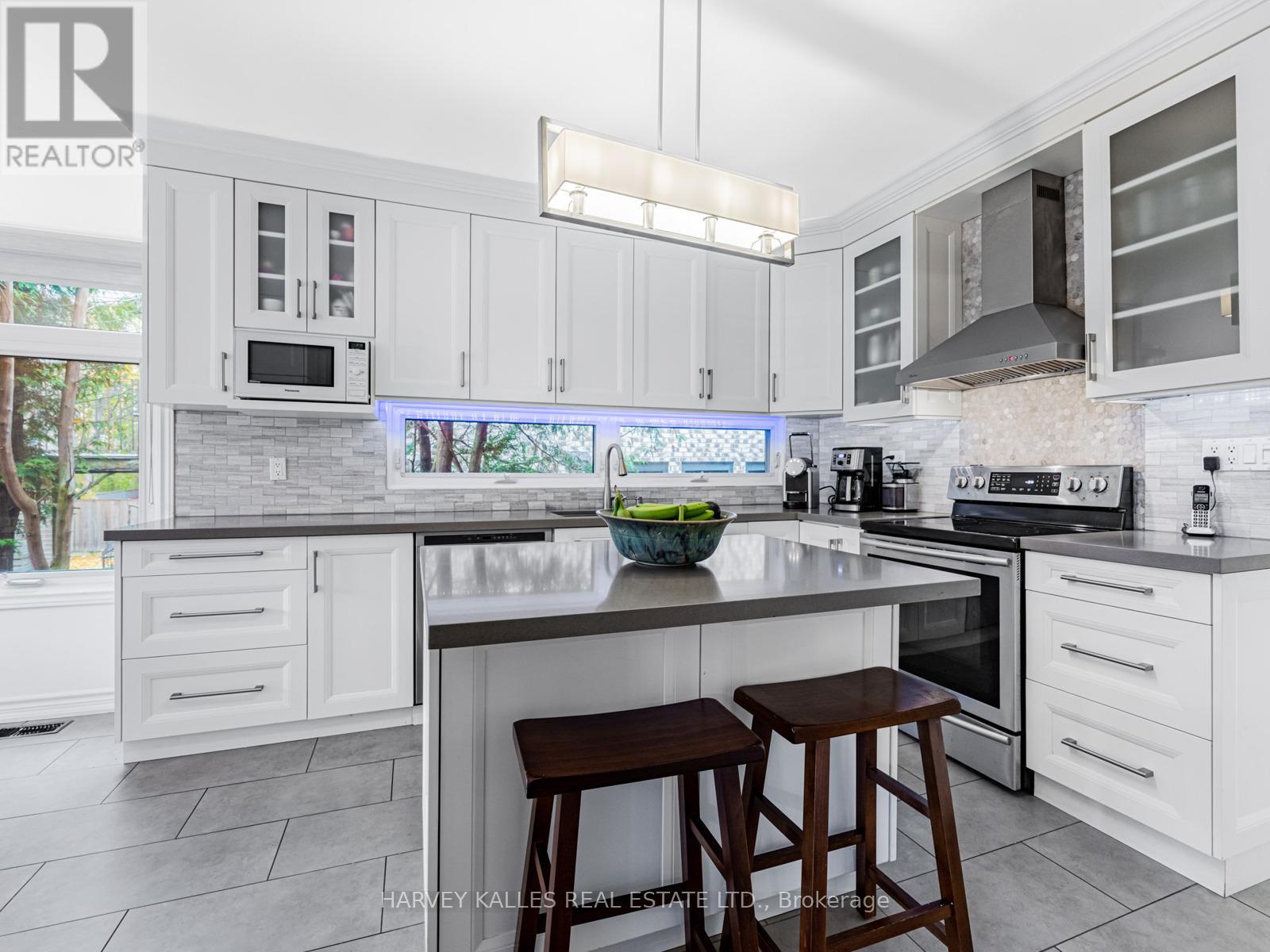 92 Prue Avenue, Toronto, Ontario  M6B 1R5 - Photo 14 - C12544516