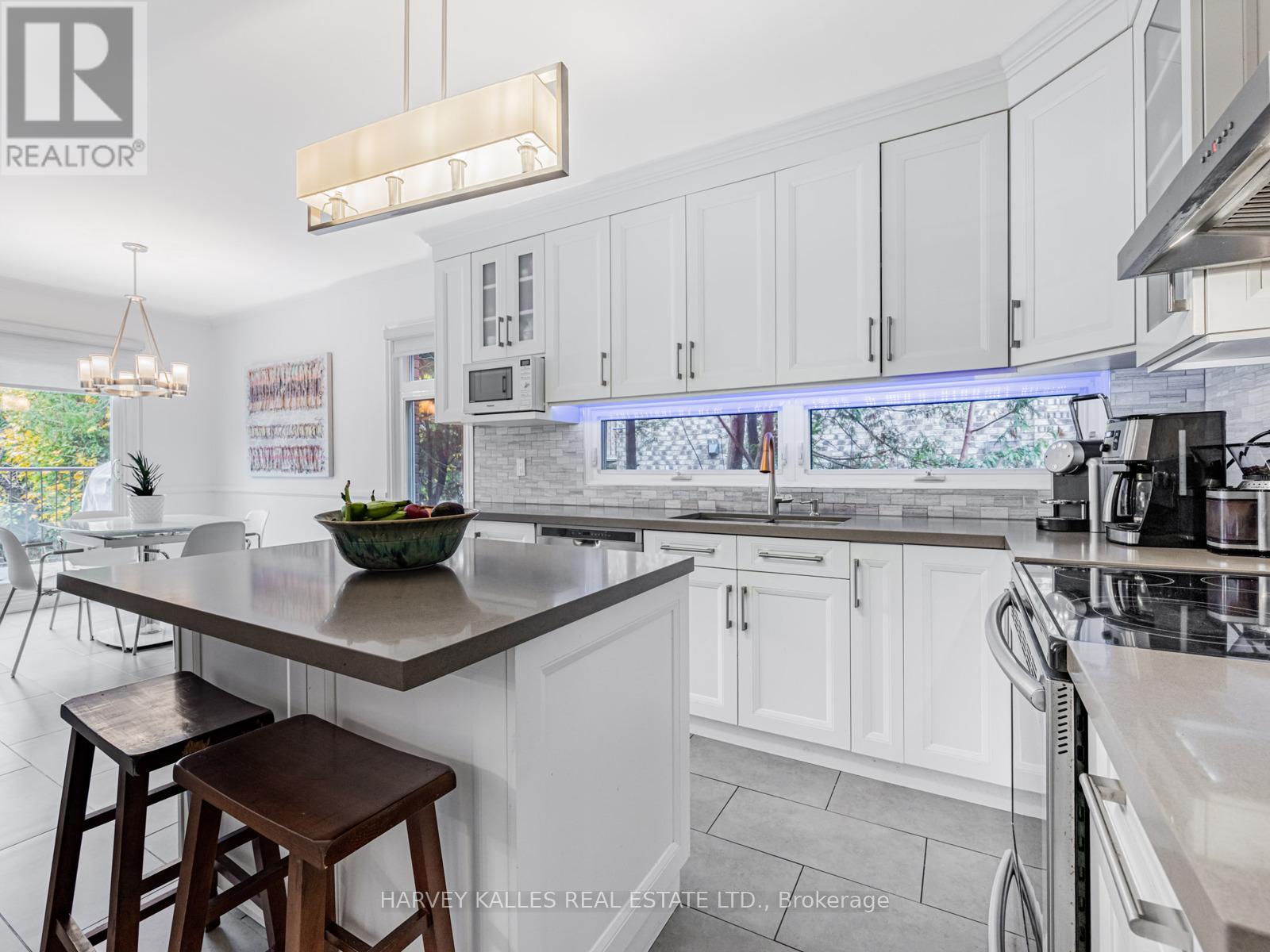 92 Prue Avenue, Toronto, Ontario  M6B 1R5 - Photo 13 - C12544516