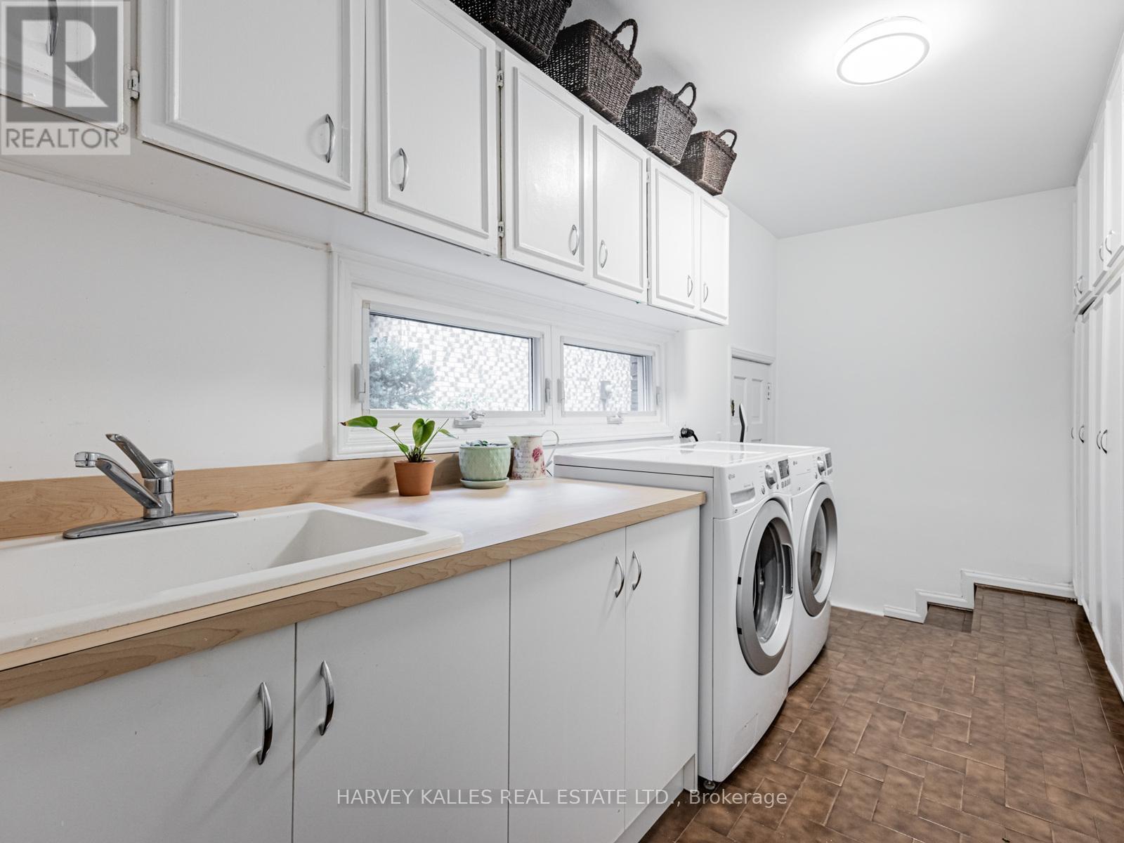 92 Prue Avenue, Toronto, Ontario  M6B 1R5 - Photo 18 - C12544516