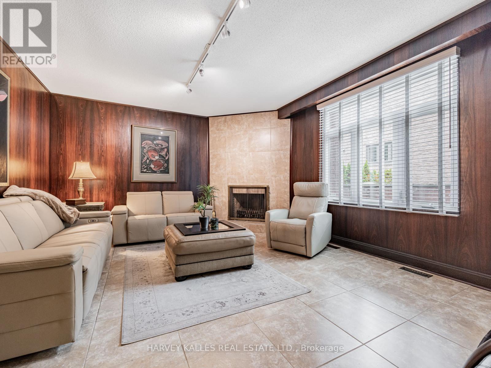 92 Prue Avenue, Toronto, Ontario  M6B 1R5 - Photo 16 - C12544516