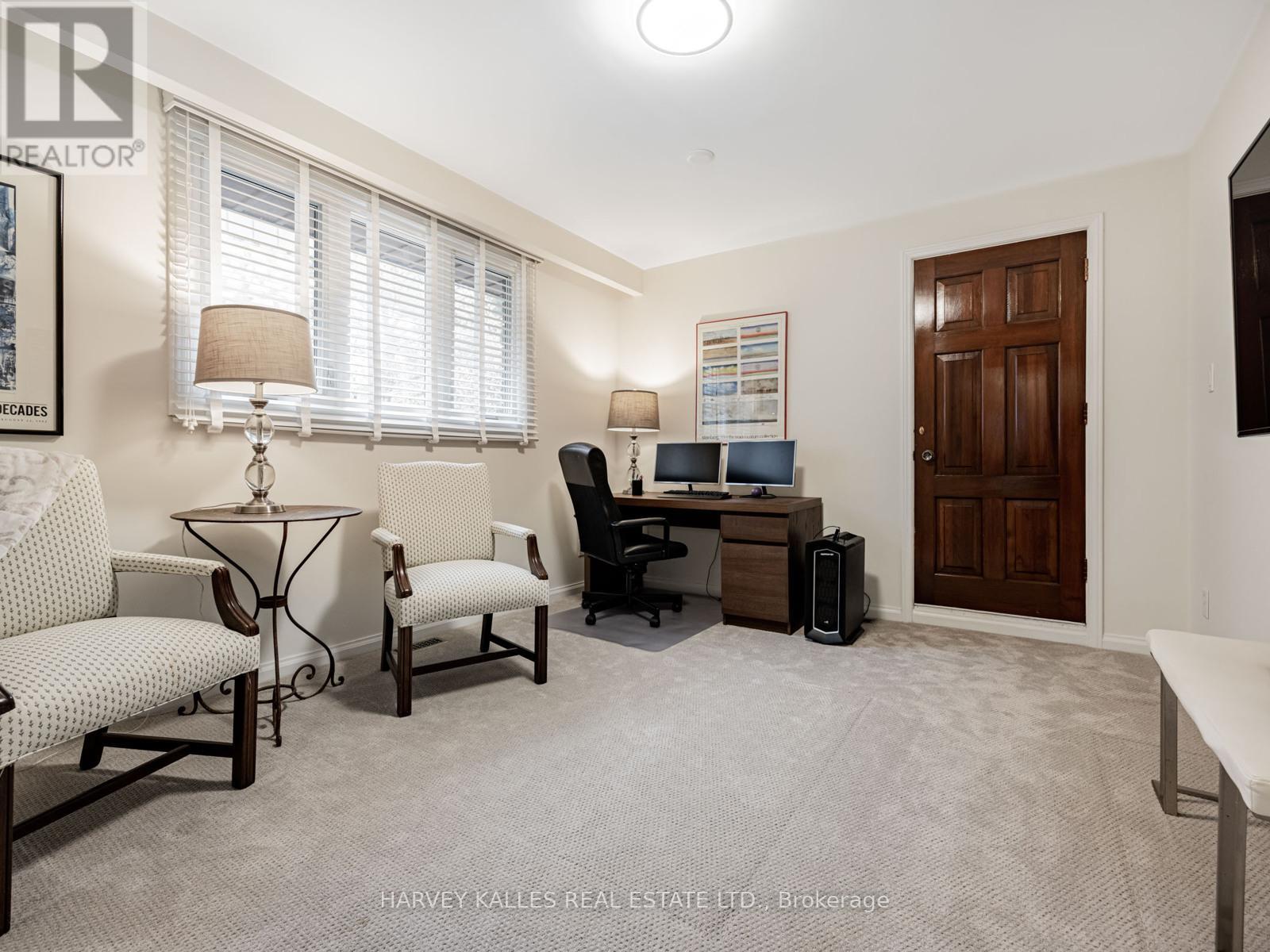 92 Prue Avenue, Toronto, Ontario  M6B 1R5 - Photo 28 - C12544516