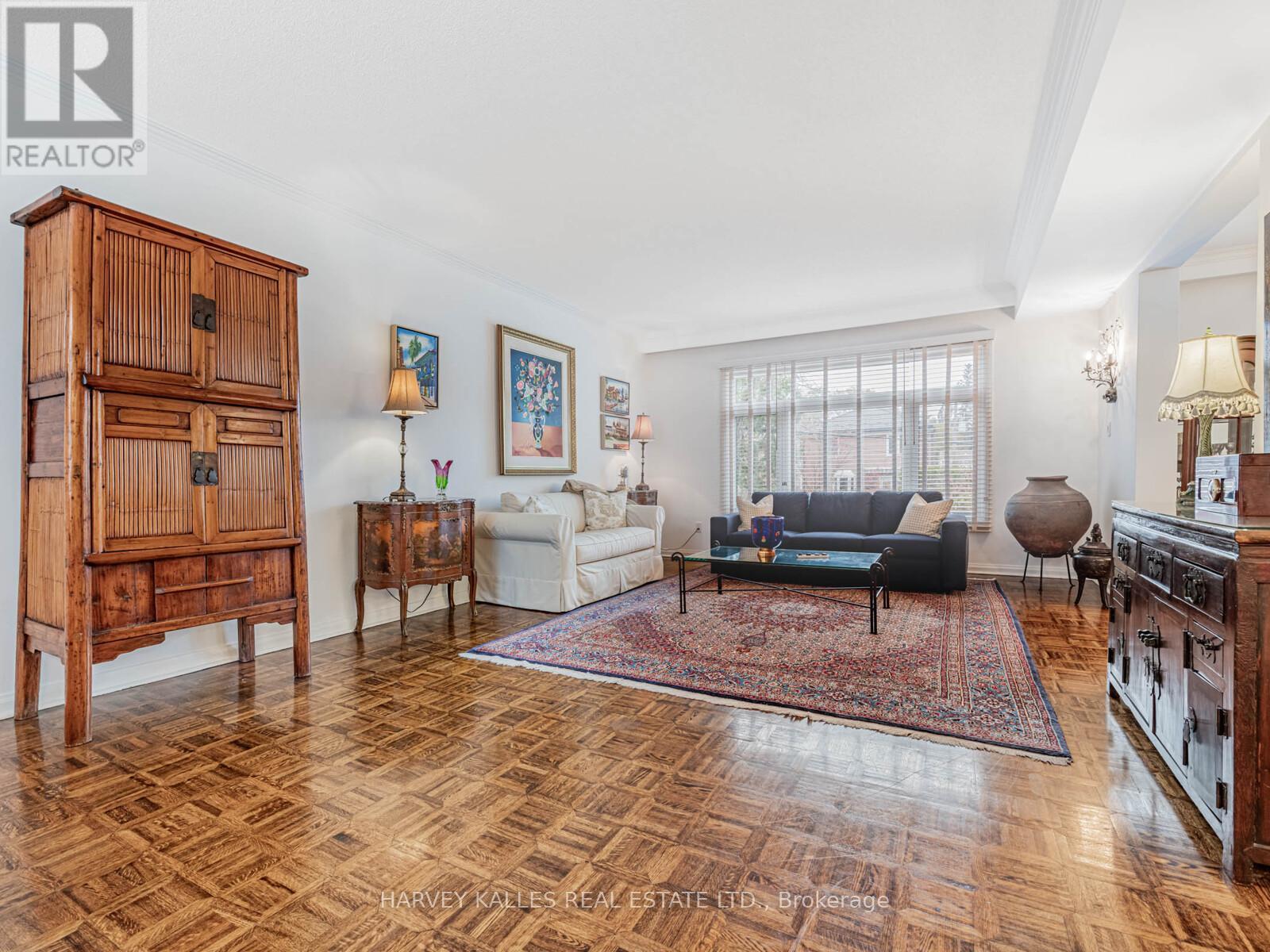 92 Prue Avenue, Toronto, Ontario  M6B 1R5 - Photo 7 - C12544516