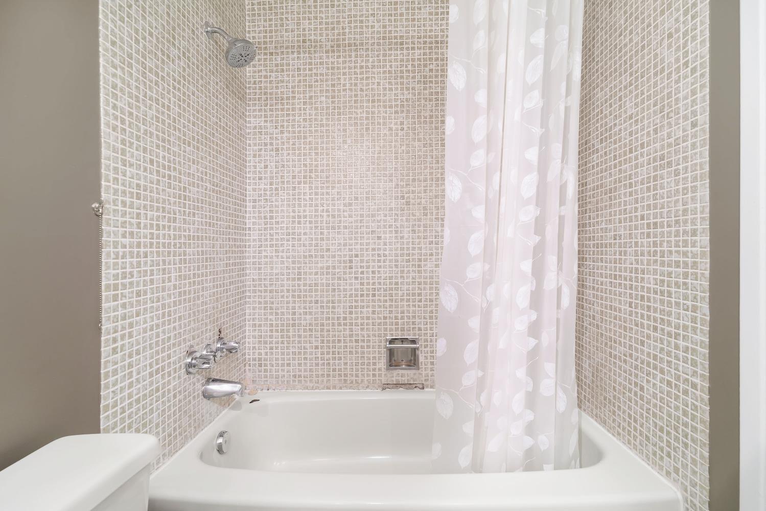 105 1330 Martin Street, White Rock, British Columbia  V4B 3W5 - Photo 11 - R3066834