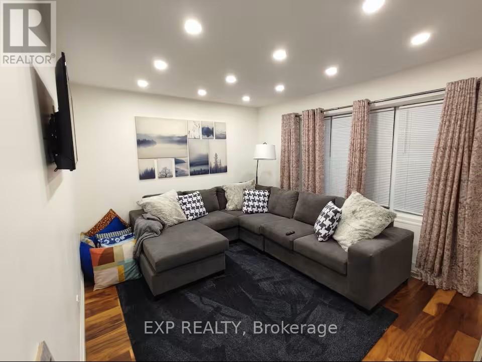 4364 Homewood Avenue, Niagara Falls, Ontario  L2E 4X2 - Photo 2 - X12399615