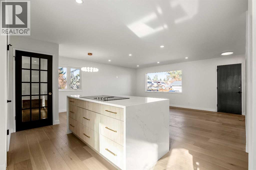 4703 40 Avenue Sw, Calgary, Alberta  t3e 1e4 - Photo 4 - A2268072