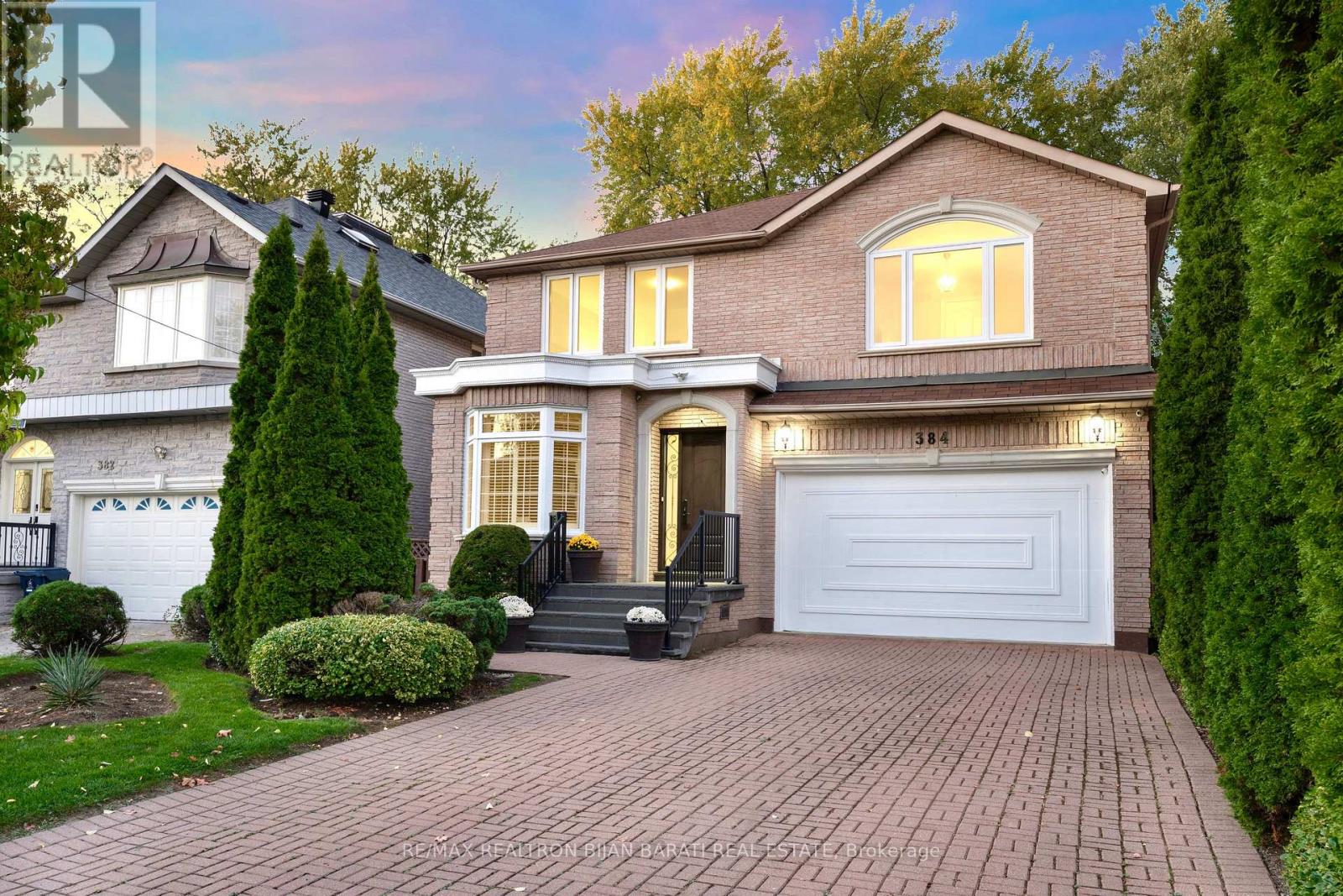 384 HILLCREST AVENUE, Toronto, Ontario