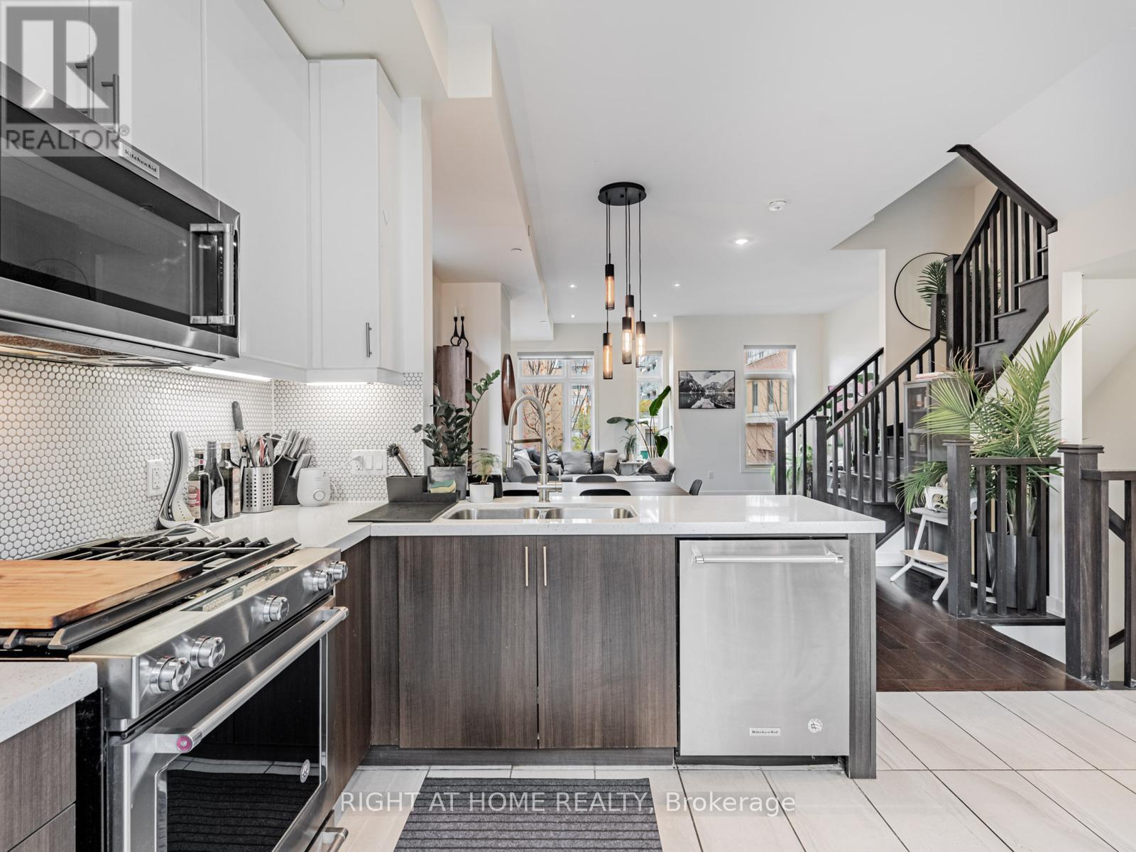 53 Sutton Avenue, Toronto, Ontario  M5A 0M3 - Photo 13 - C12544862