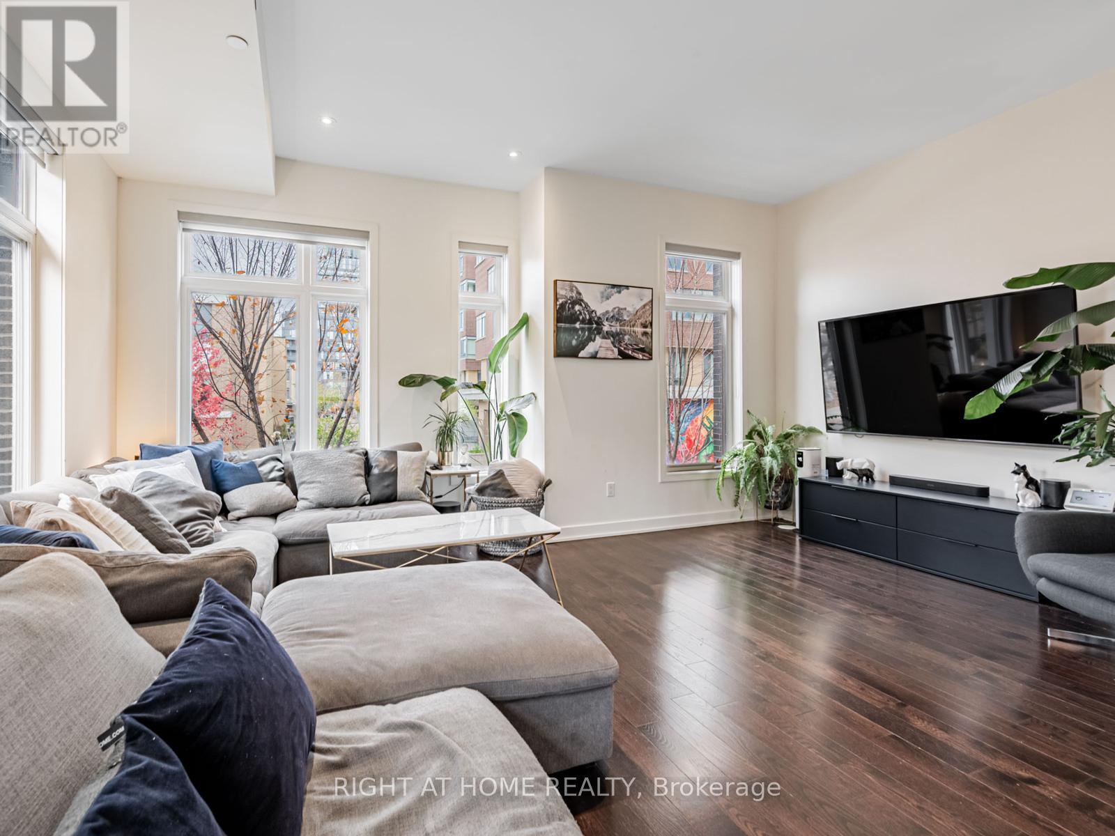 53 Sutton Avenue, Toronto, Ontario  M5A 0M3 - Photo 9 - C12544862