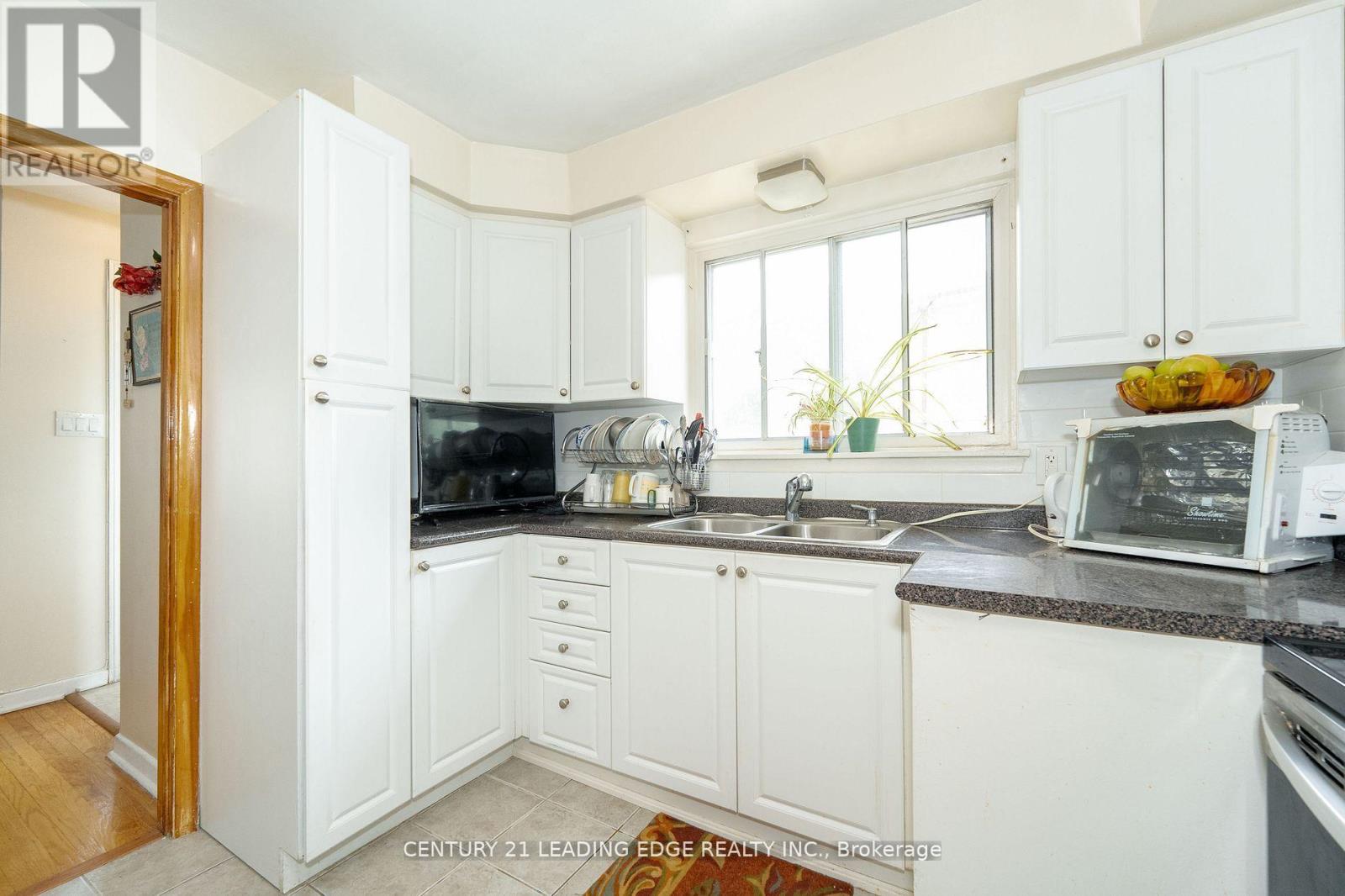 6 Ravenrock Court, Toronto, Ontario  M3A 2Y9 - Photo 11 - C12544866