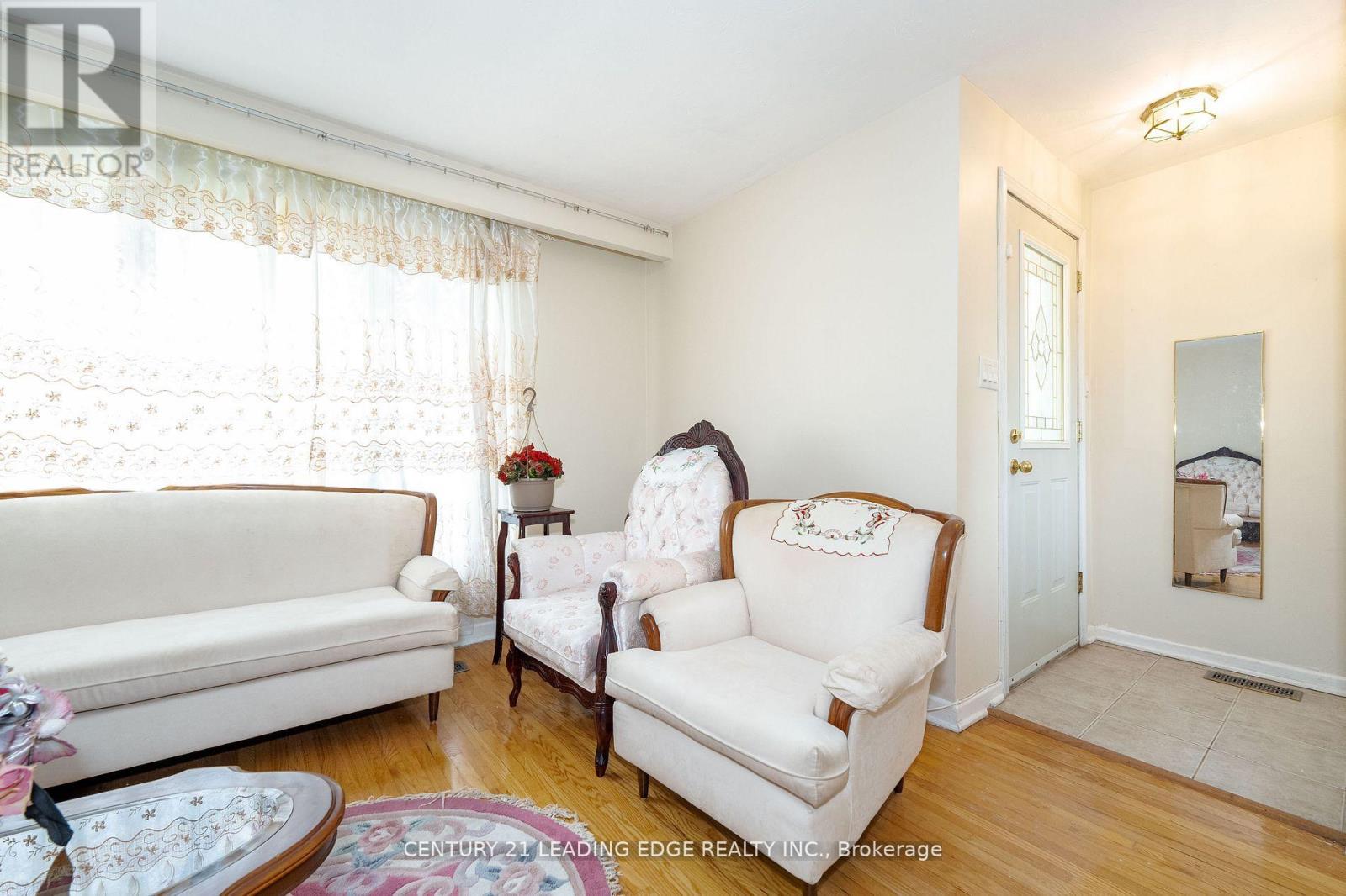 6 Ravenrock Court, Toronto, Ontario  M3A 2Y9 - Photo 4 - C12544866