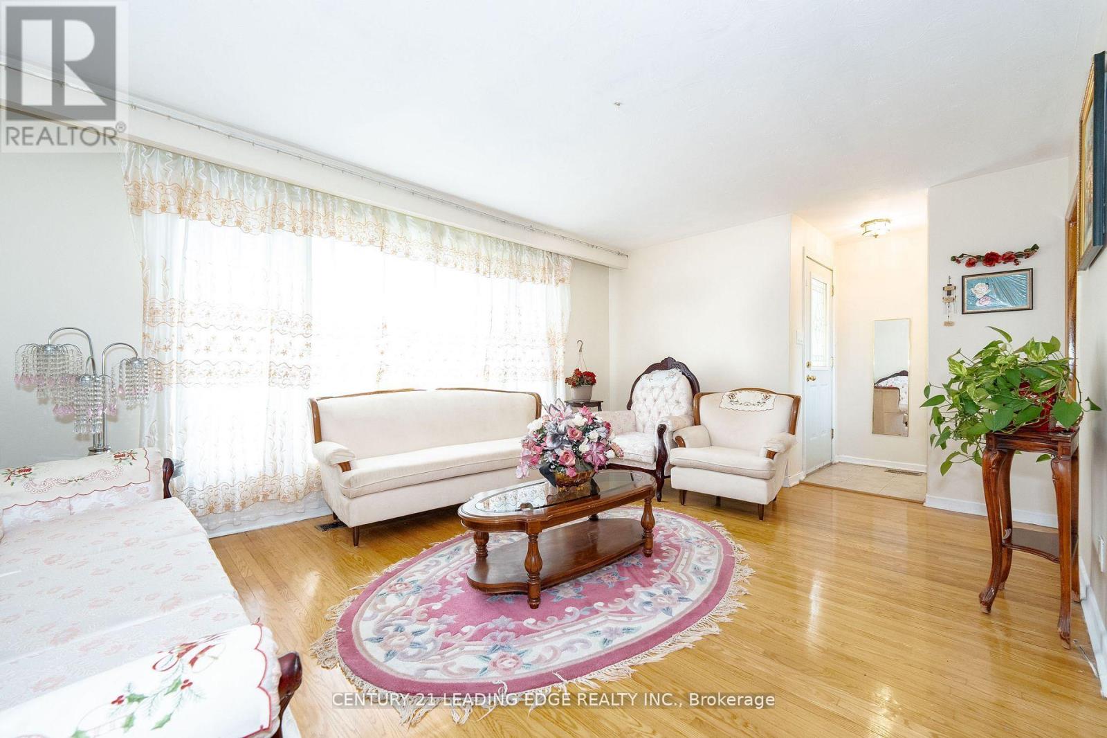 6 Ravenrock Court, Toronto, Ontario  M3A 2Y9 - Photo 8 - C12544866