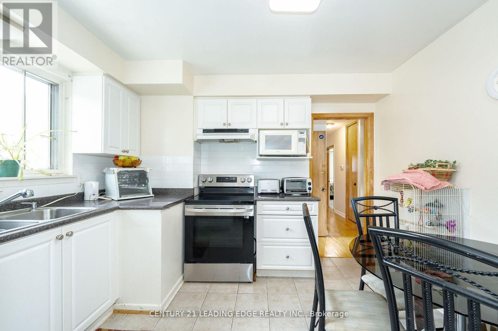 6 Ravenrock Court, Toronto, Ontario  M3A 2Y9 - Photo 9 - C12544866