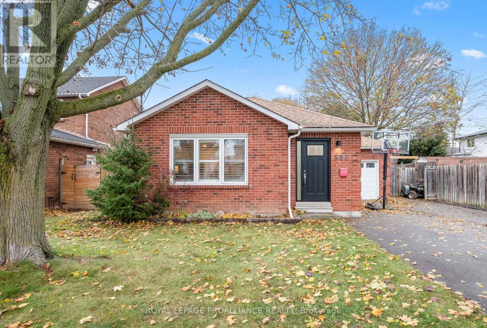 582 Carlisle Street, Cobourg, Ontario  K9A 1X6 - Photo 2 - X12545108