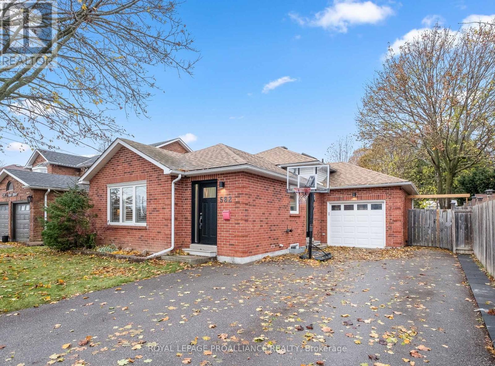 582 Carlisle Street, Cobourg, Ontario  K9A 1X6 - Photo 1 - X12545108