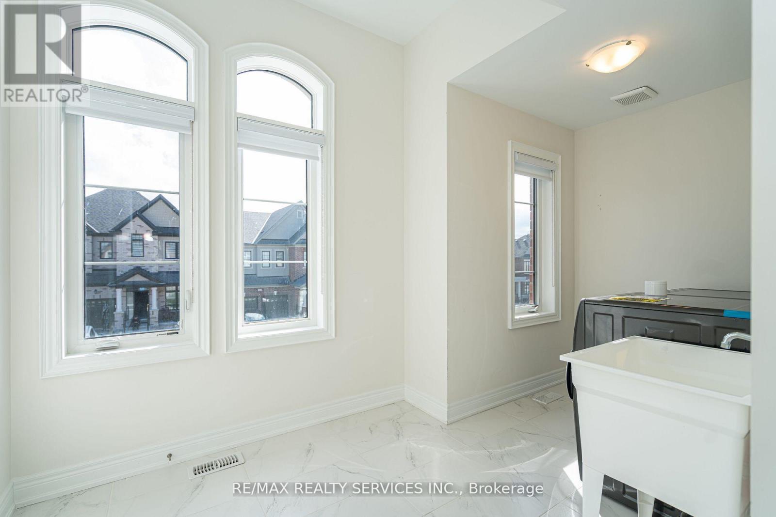 52 Plank Road, Bradford West Gwillimbury, Ontario  L3Z 4N3 - Photo 41 - N12544778