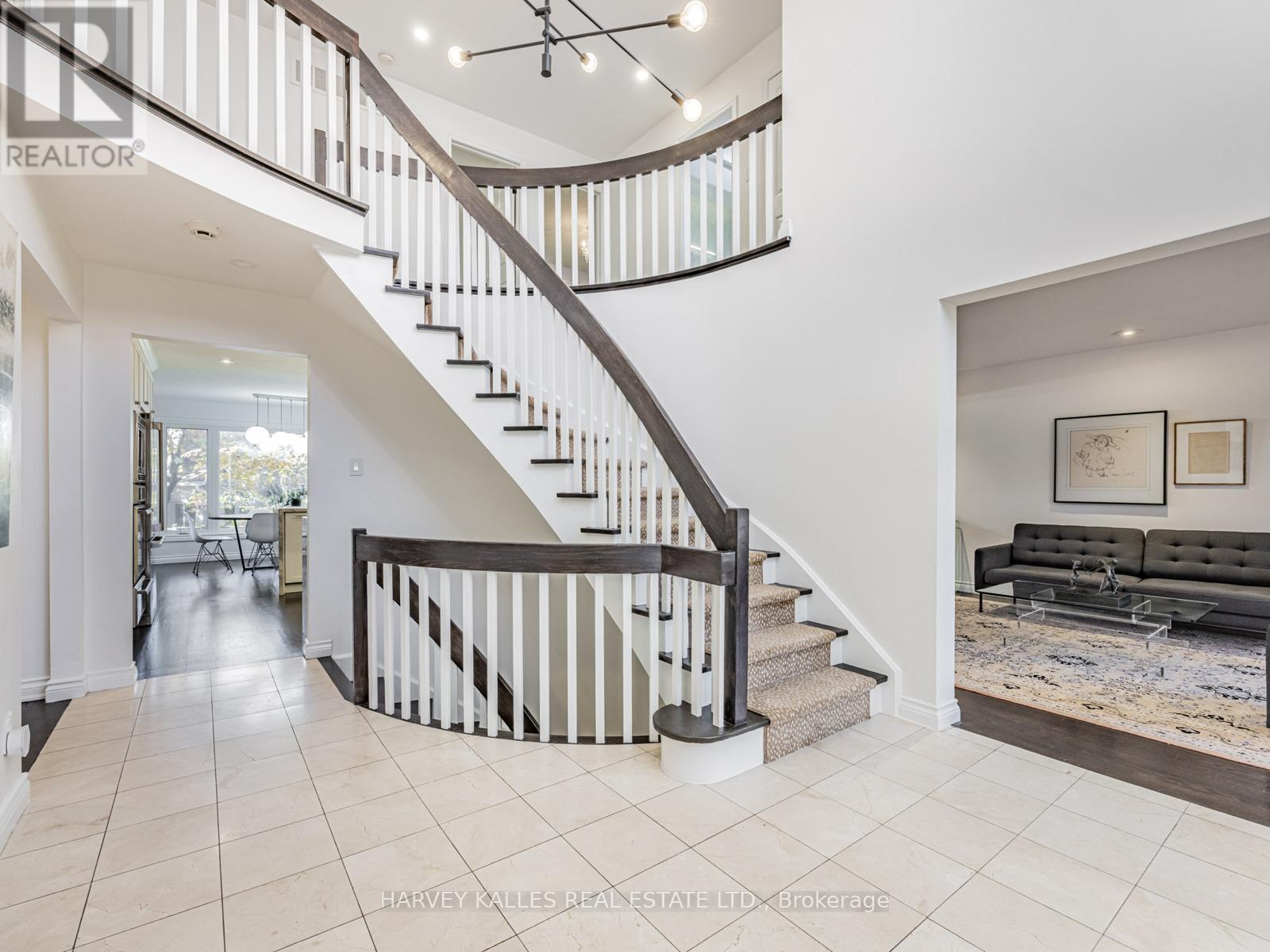 71 Green Acres Road, Vaughan, Ontario  L4J 4S2 - Photo 4 - N12544814