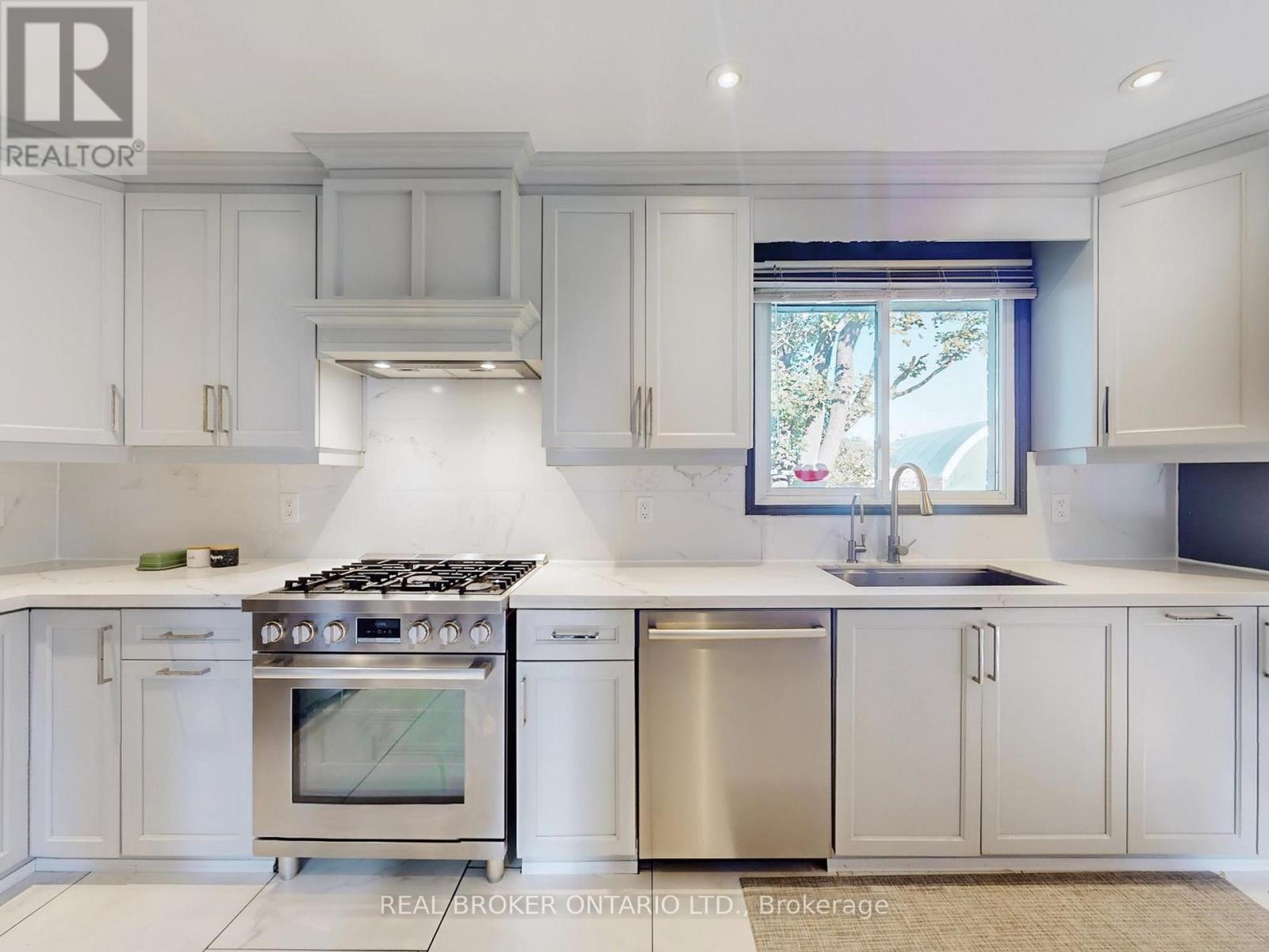 15 Jasmine Crescent, Whitchurch-Stouffville, Ontario  L4A 7X4 - Photo 14 - N12544868