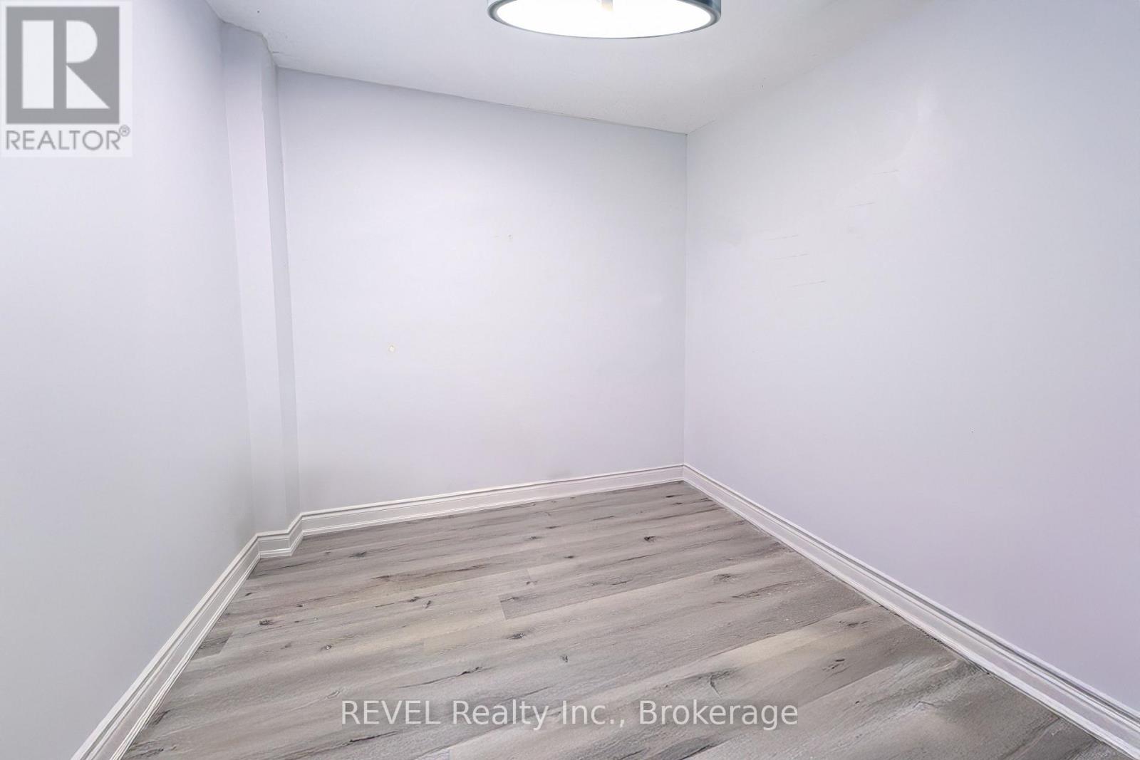 12 East Main Street, Welland, Ontario L3B 3W3 - Photo 8 - X12544714