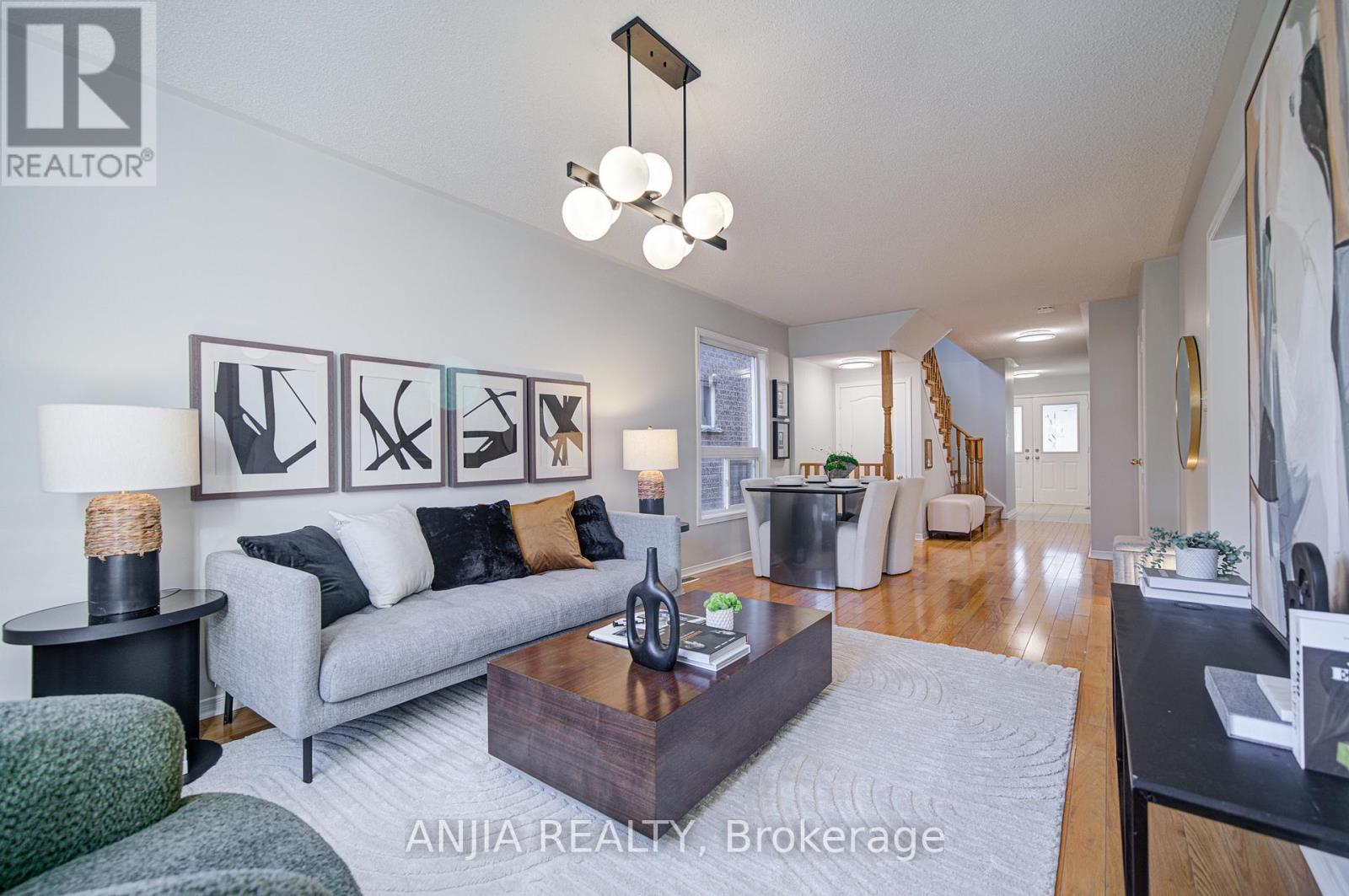 53 Devonwood Drive, Markham, Ontario  L6C 3E9 - Photo 10 - N12544872