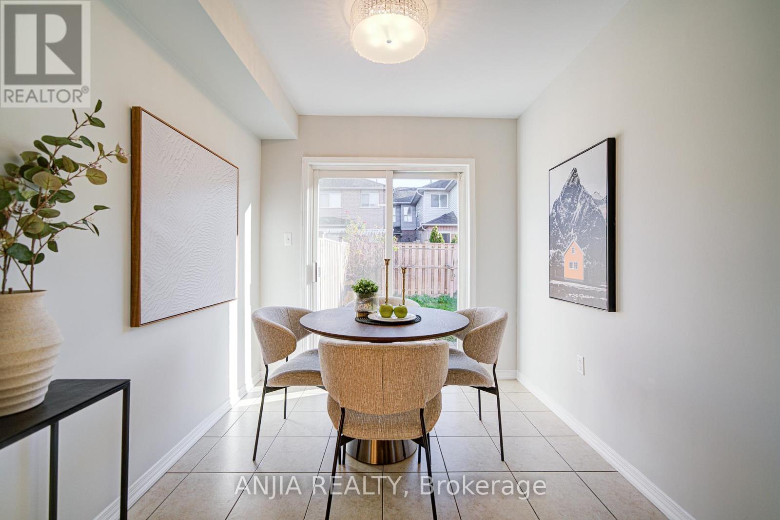 53 Devonwood Drive, Markham, Ontario  L6C 3E9 - Photo 12 - N12544872